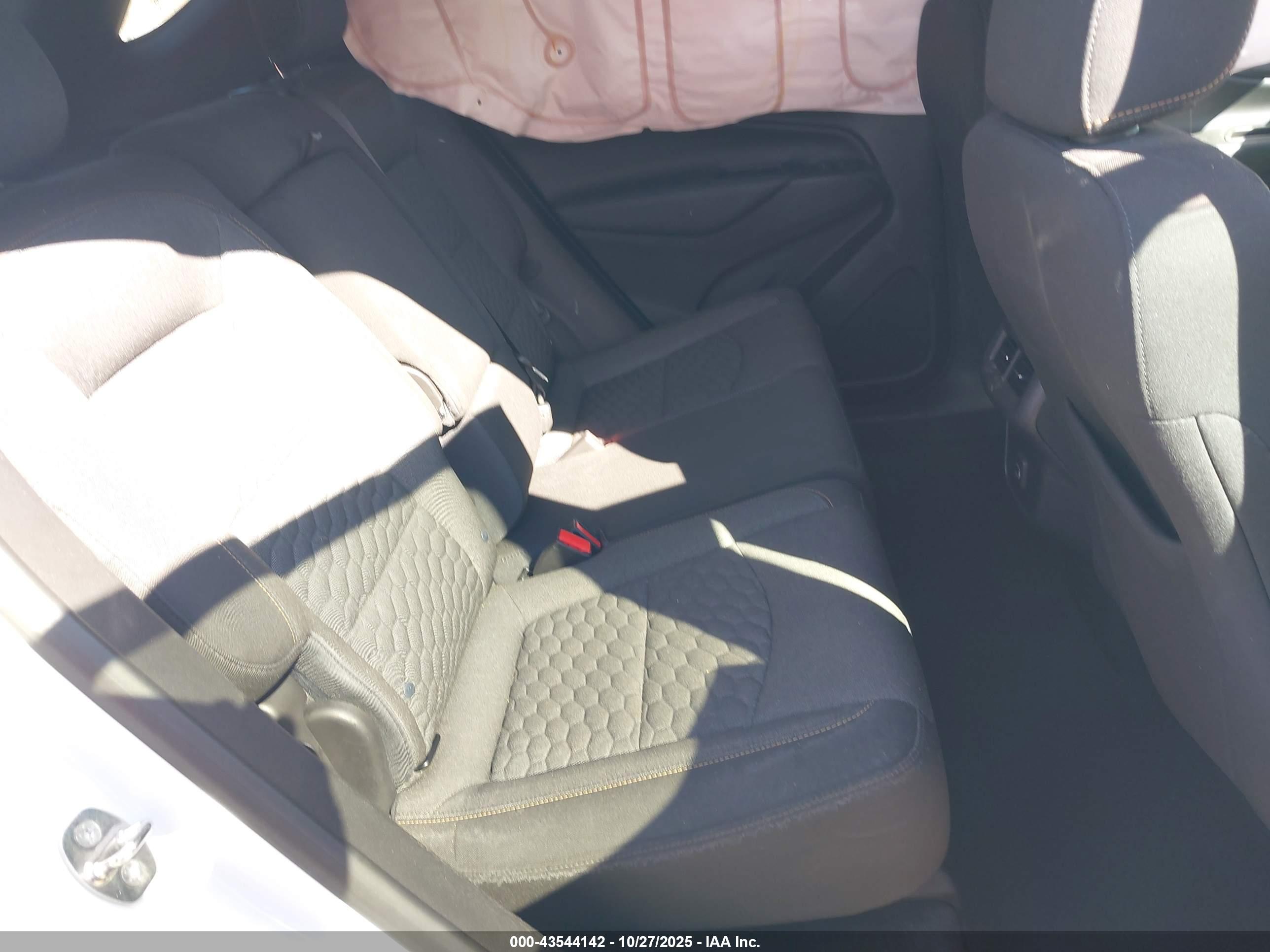 CHEVROLET EQUINOX image 8
