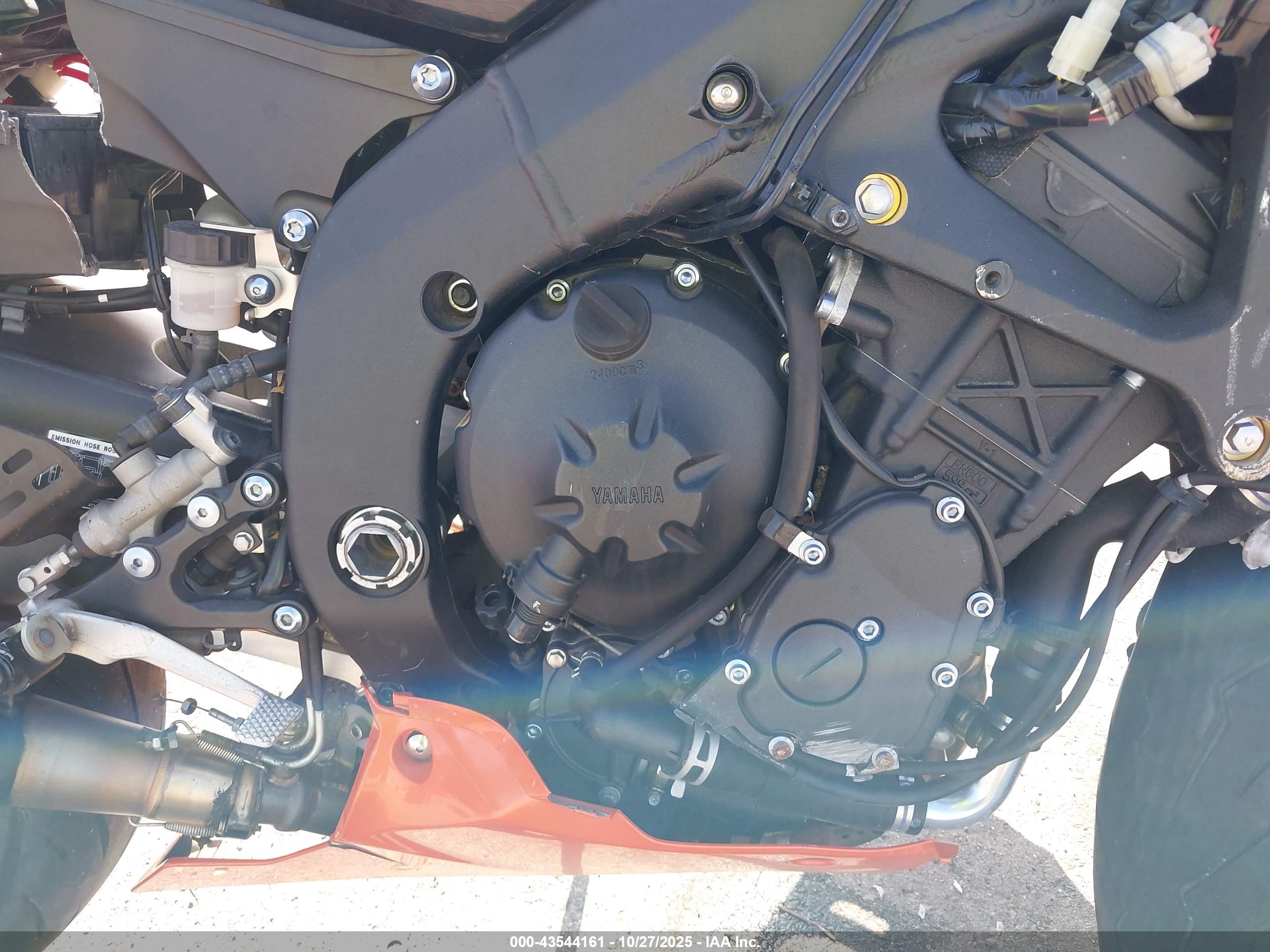 YAMAHA YZFR6 image 8