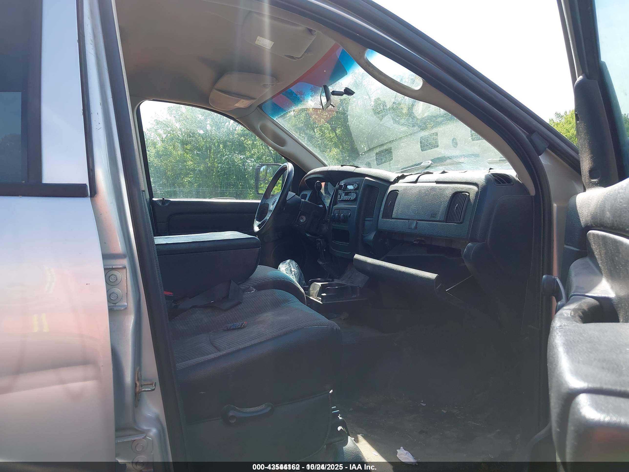 DODGE RAM image 5