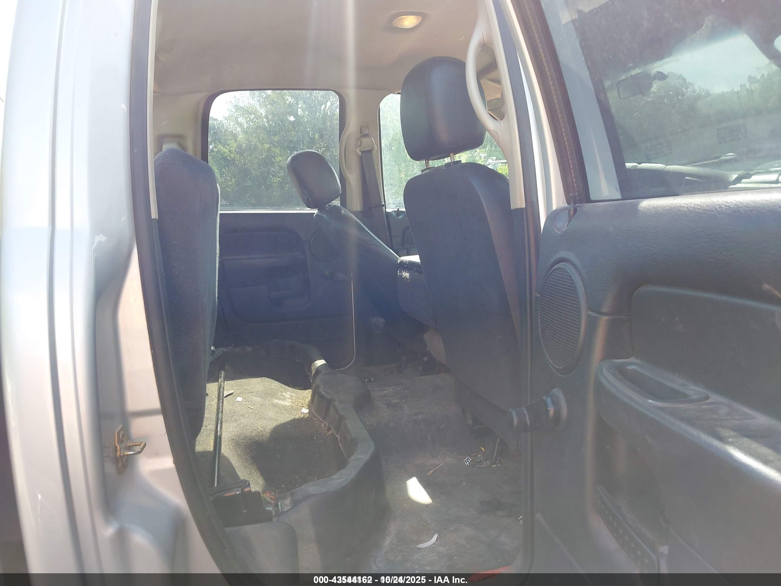 DODGE RAM image 8