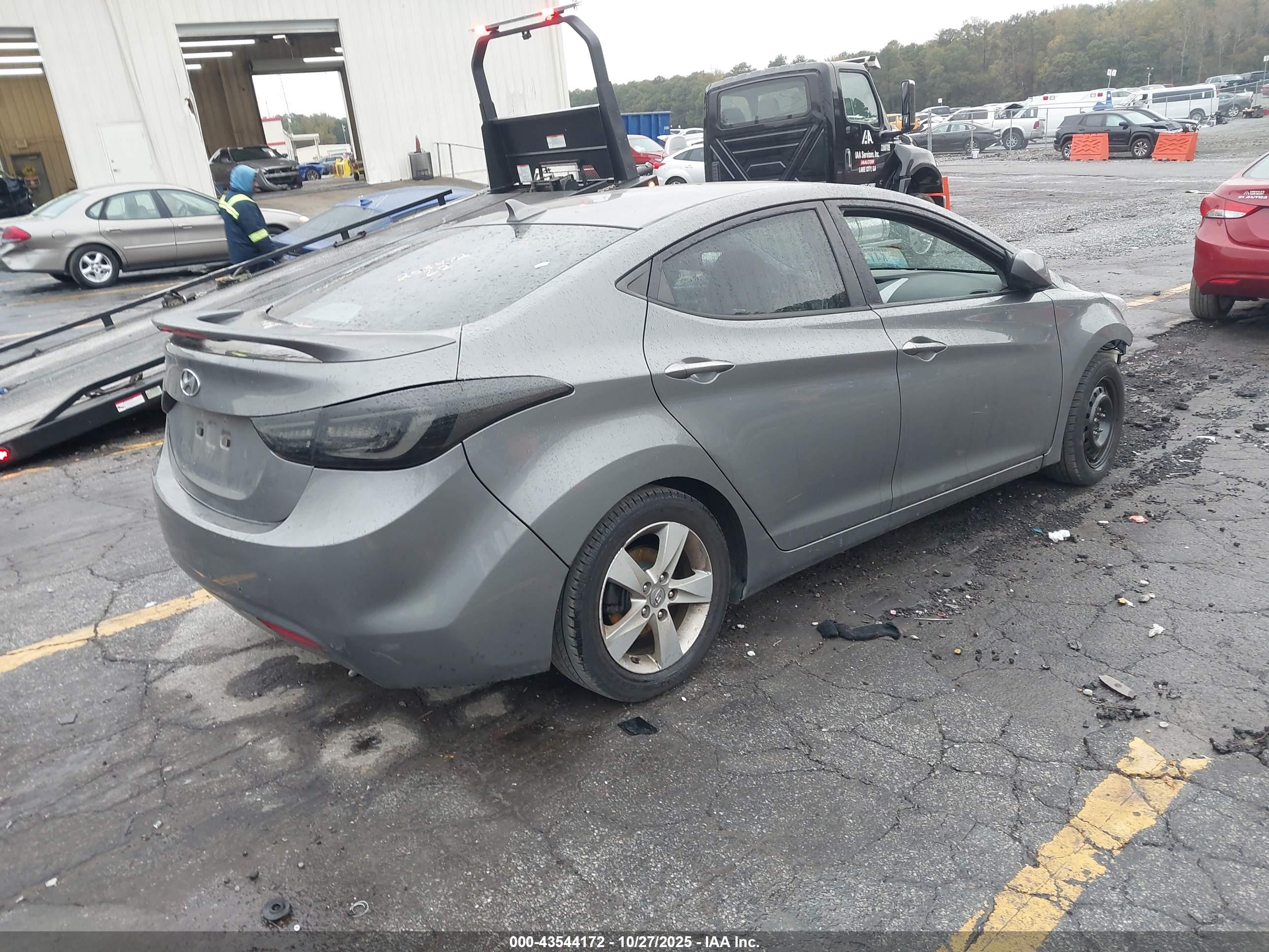 HYUNDAI ELANTRA image 4
