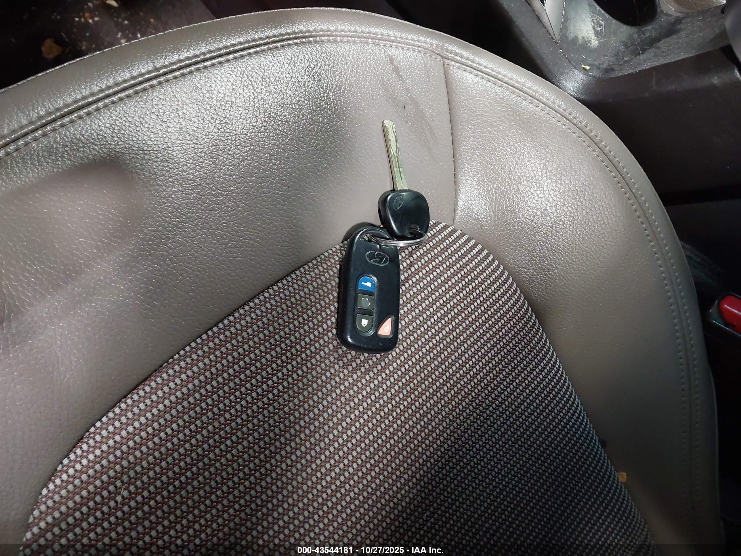 HYUNDAI TUCSON image 11