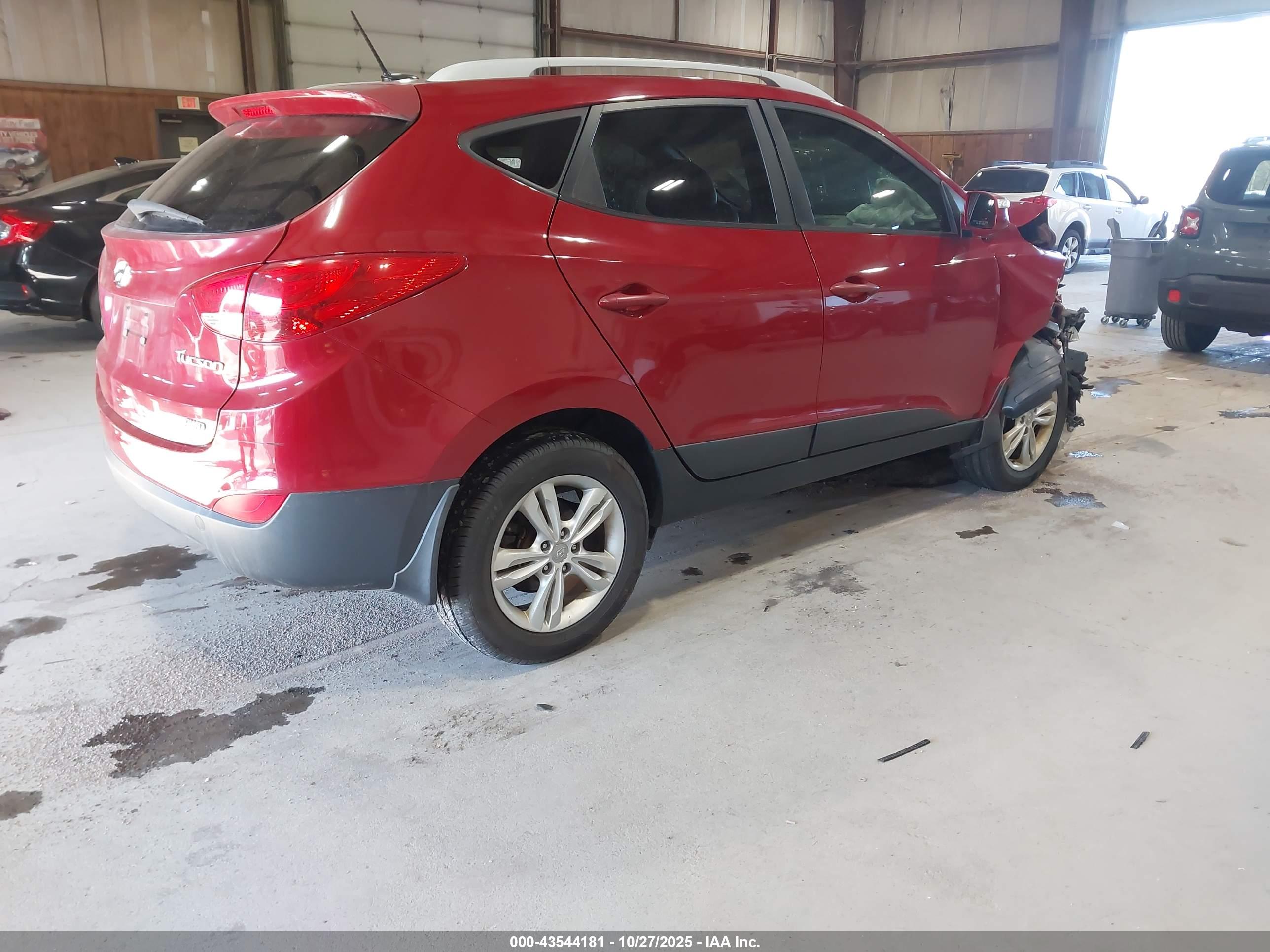 HYUNDAI TUCSON image 4