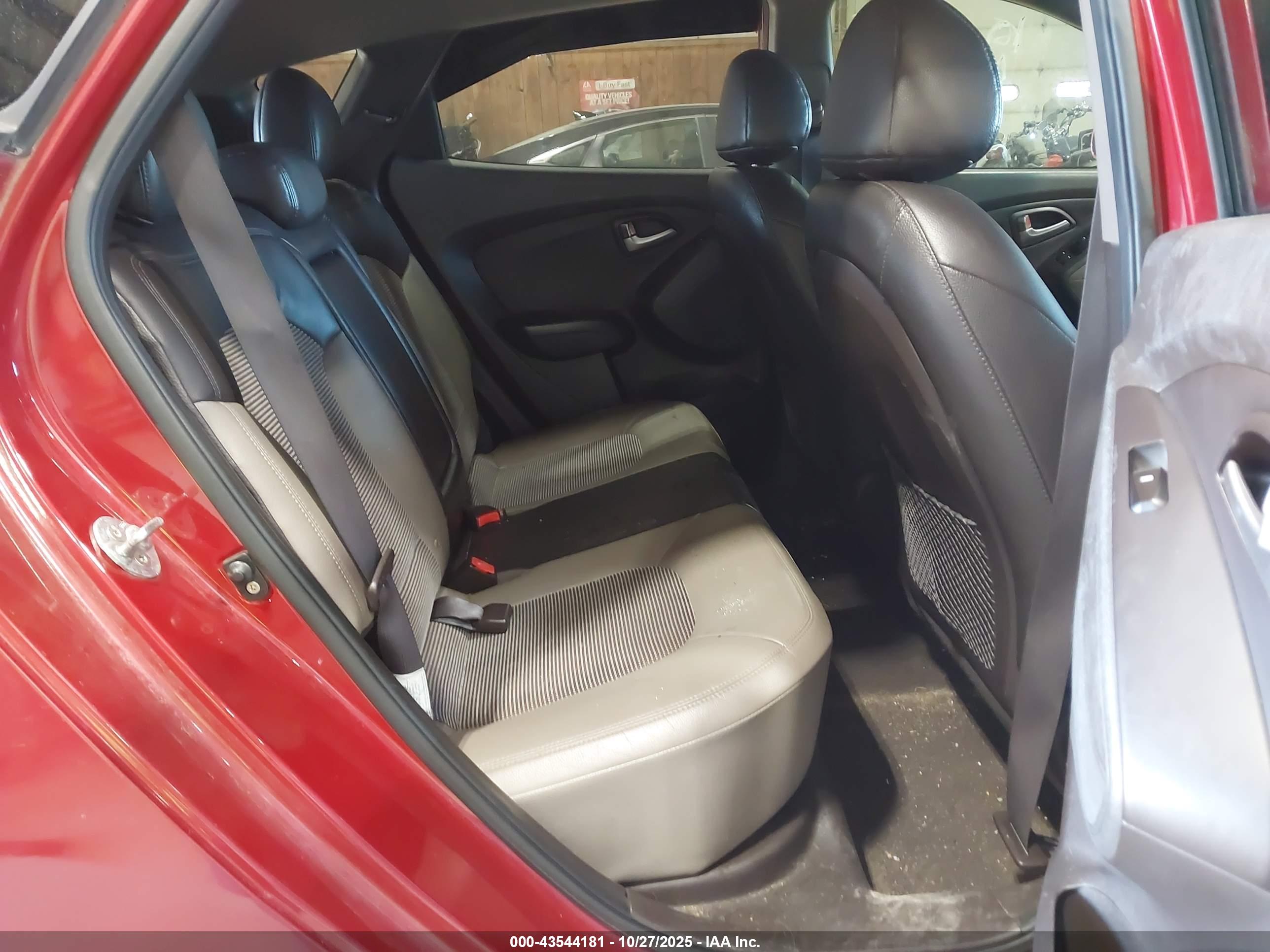 HYUNDAI TUCSON image 8