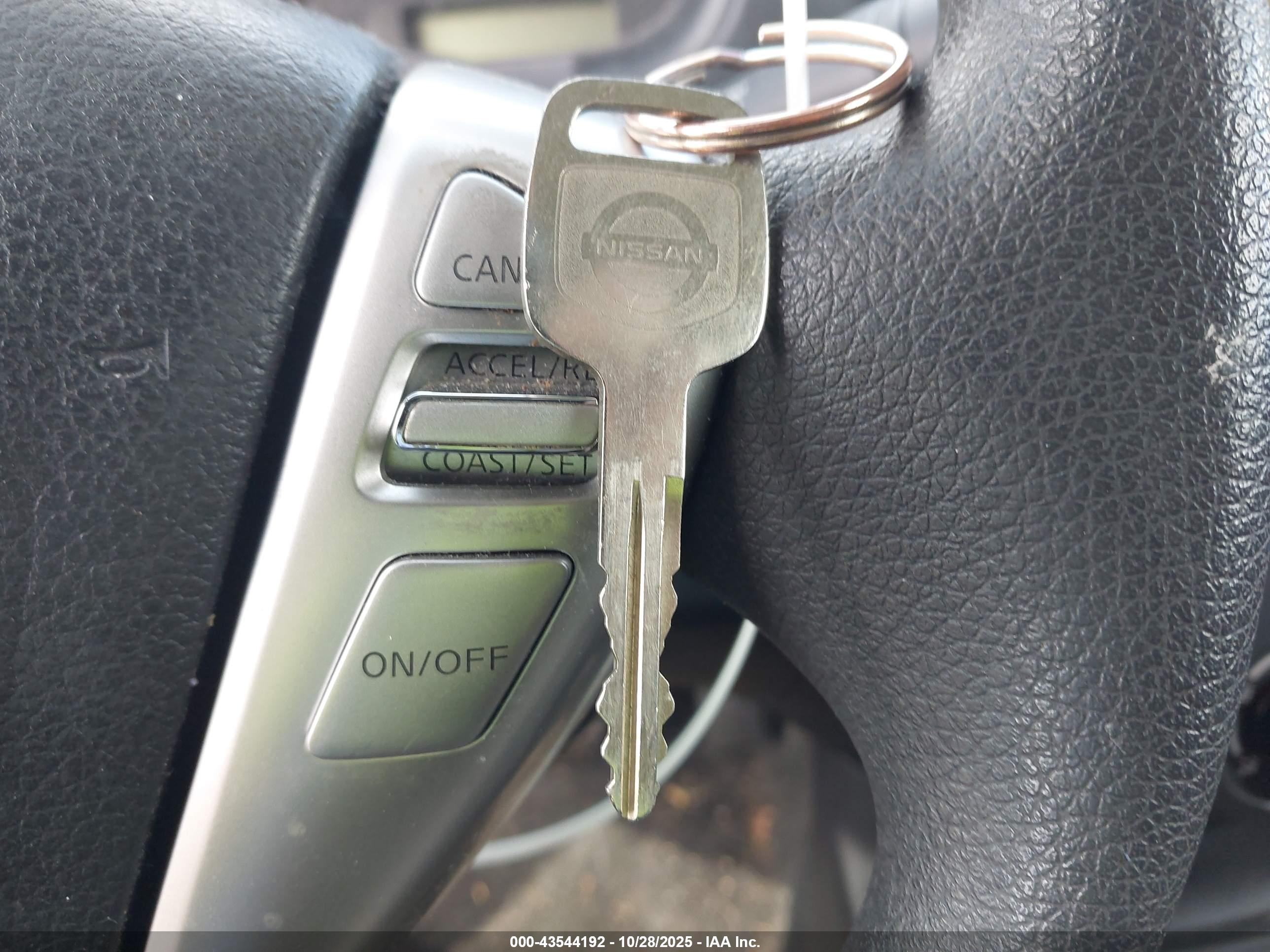 NISSAN VERSA image 11