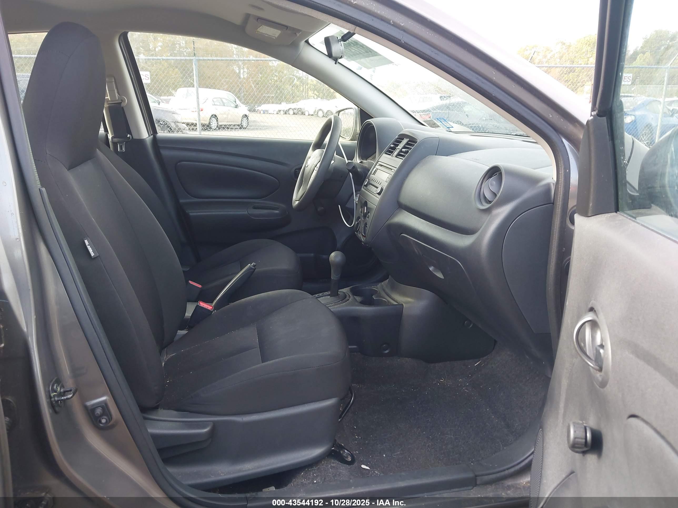 NISSAN VERSA image 5