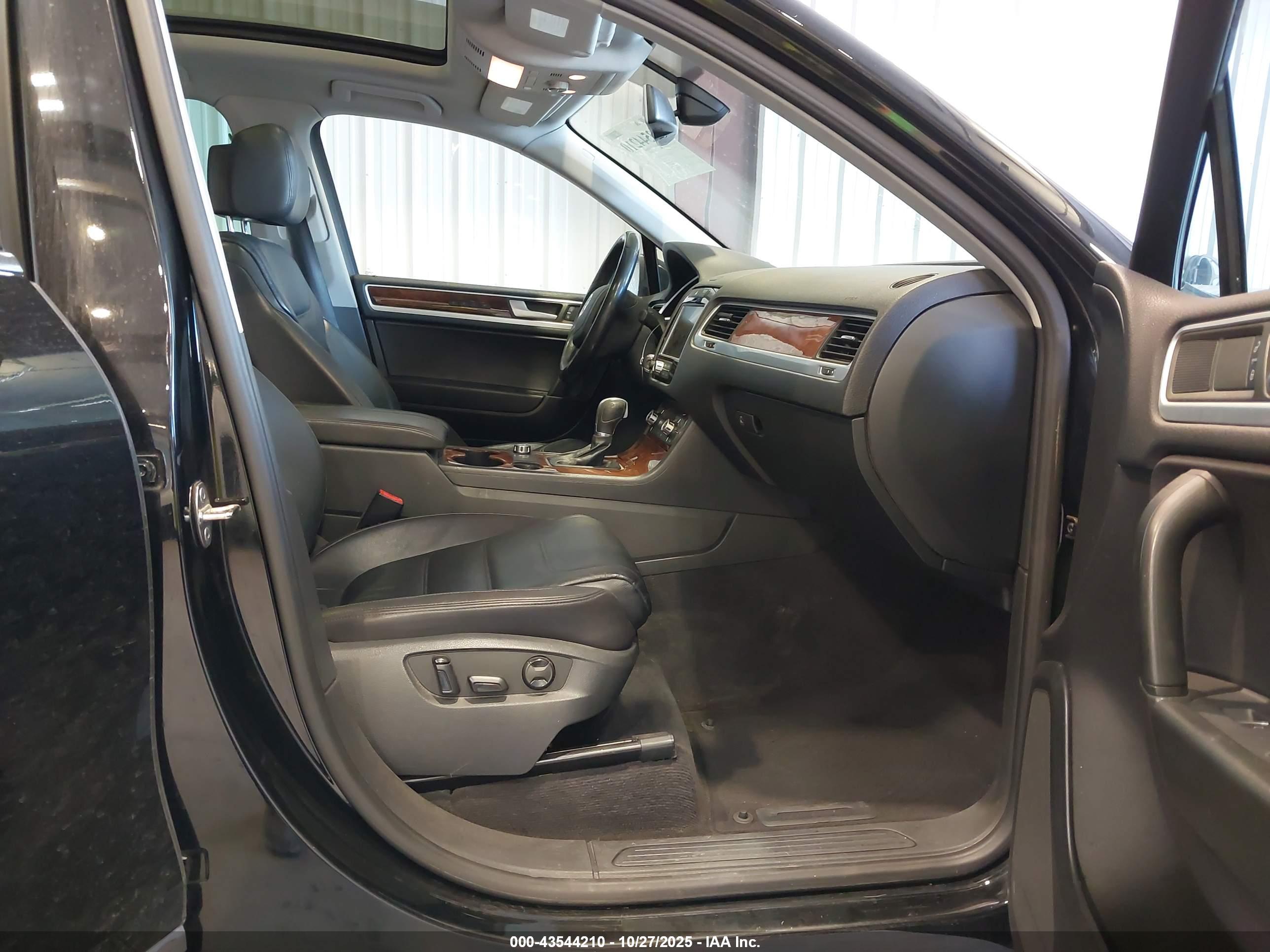 VOLKSWAGEN TOUAREG image 5
