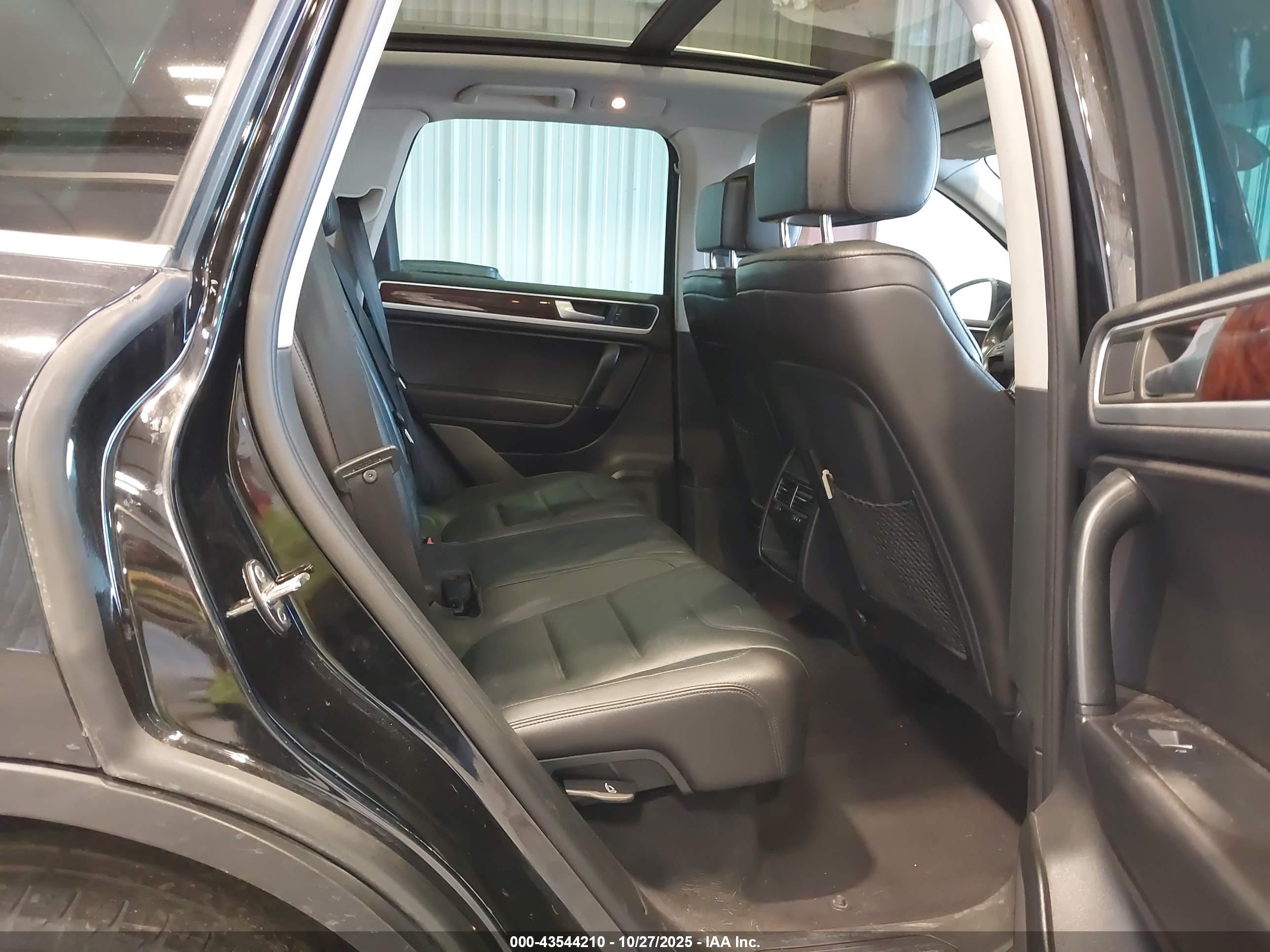 VOLKSWAGEN TOUAREG image 8