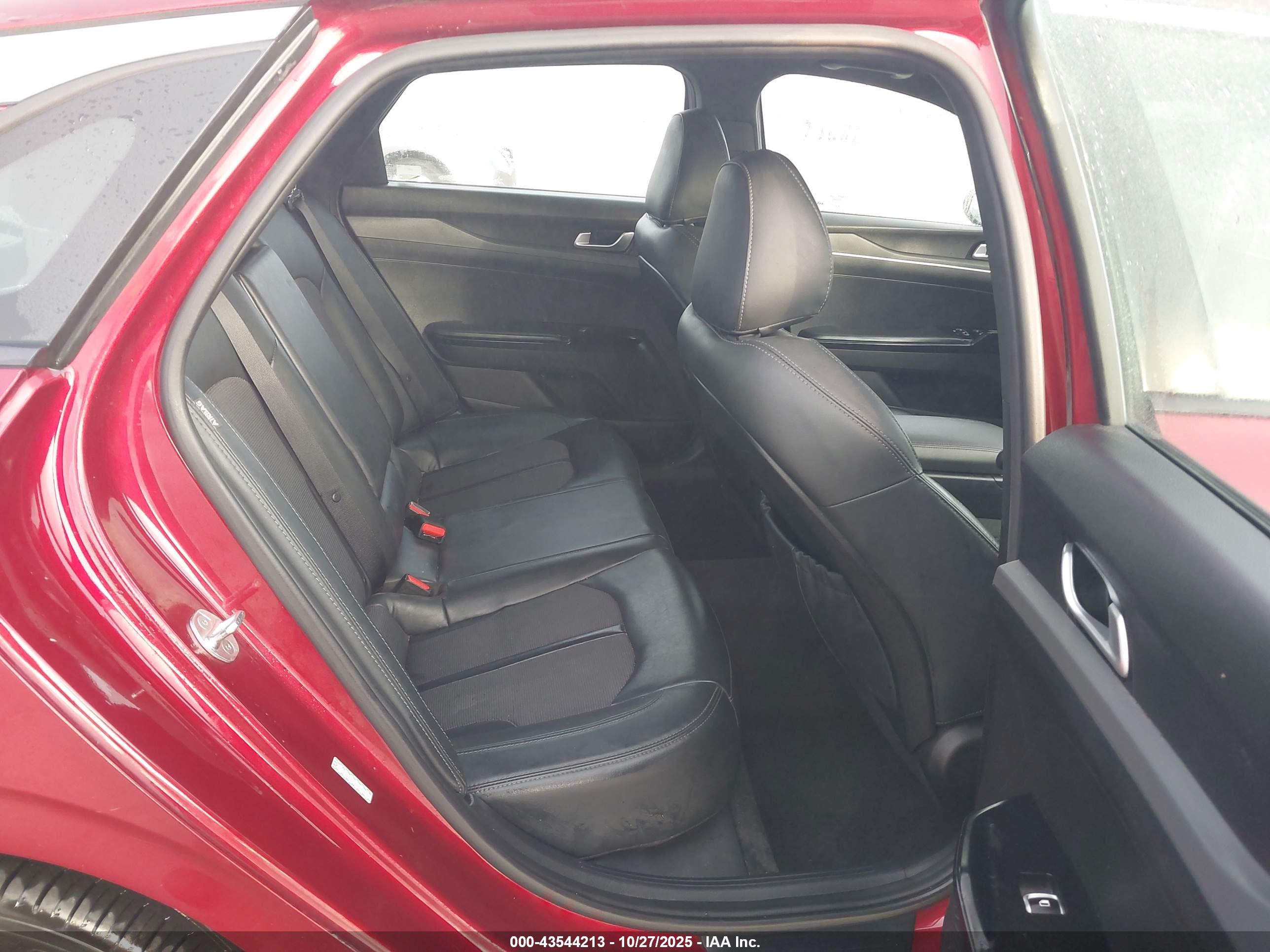 KIA K5 image 8