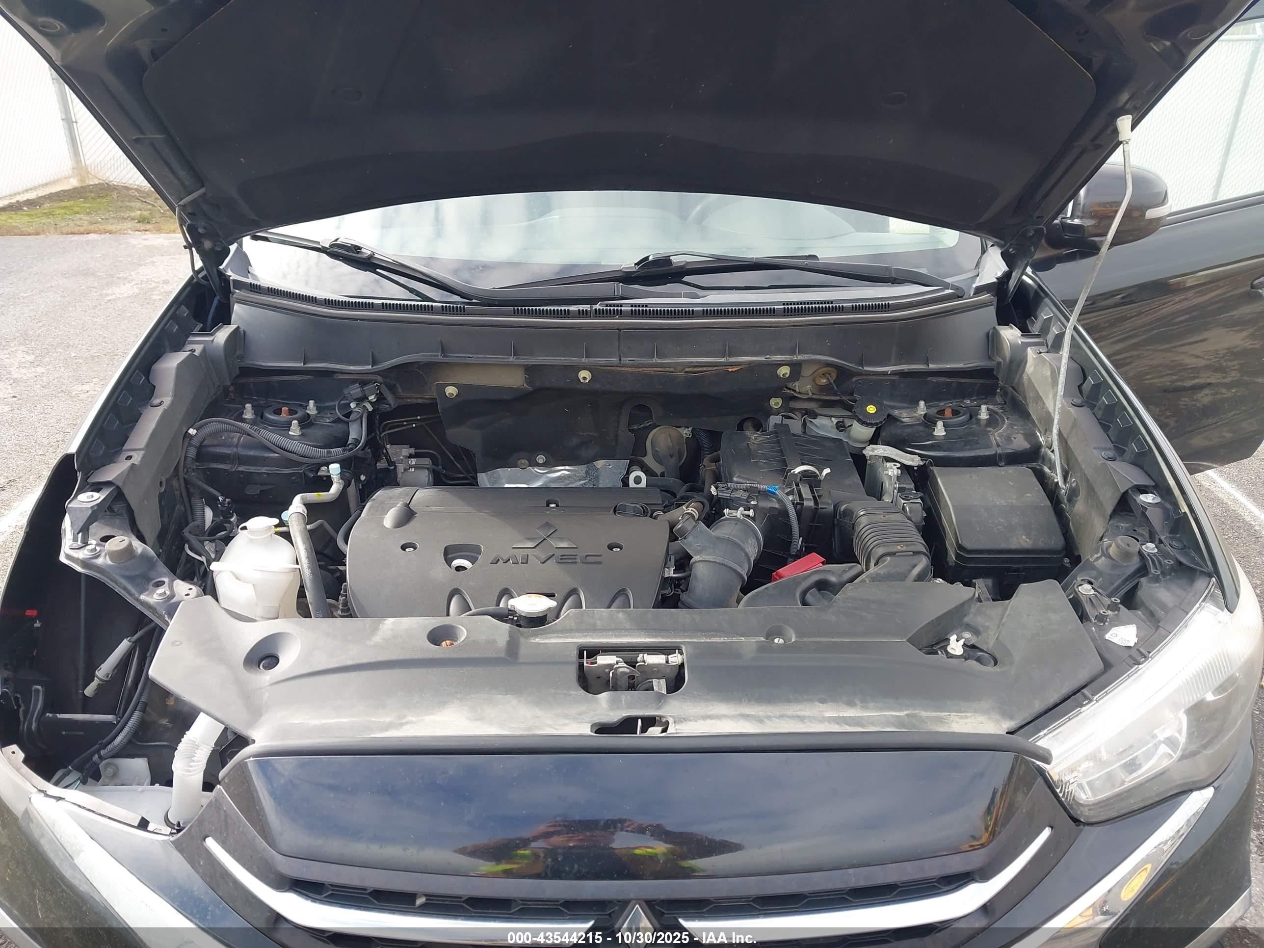 MITSUBISHI OUTLANDER image 10