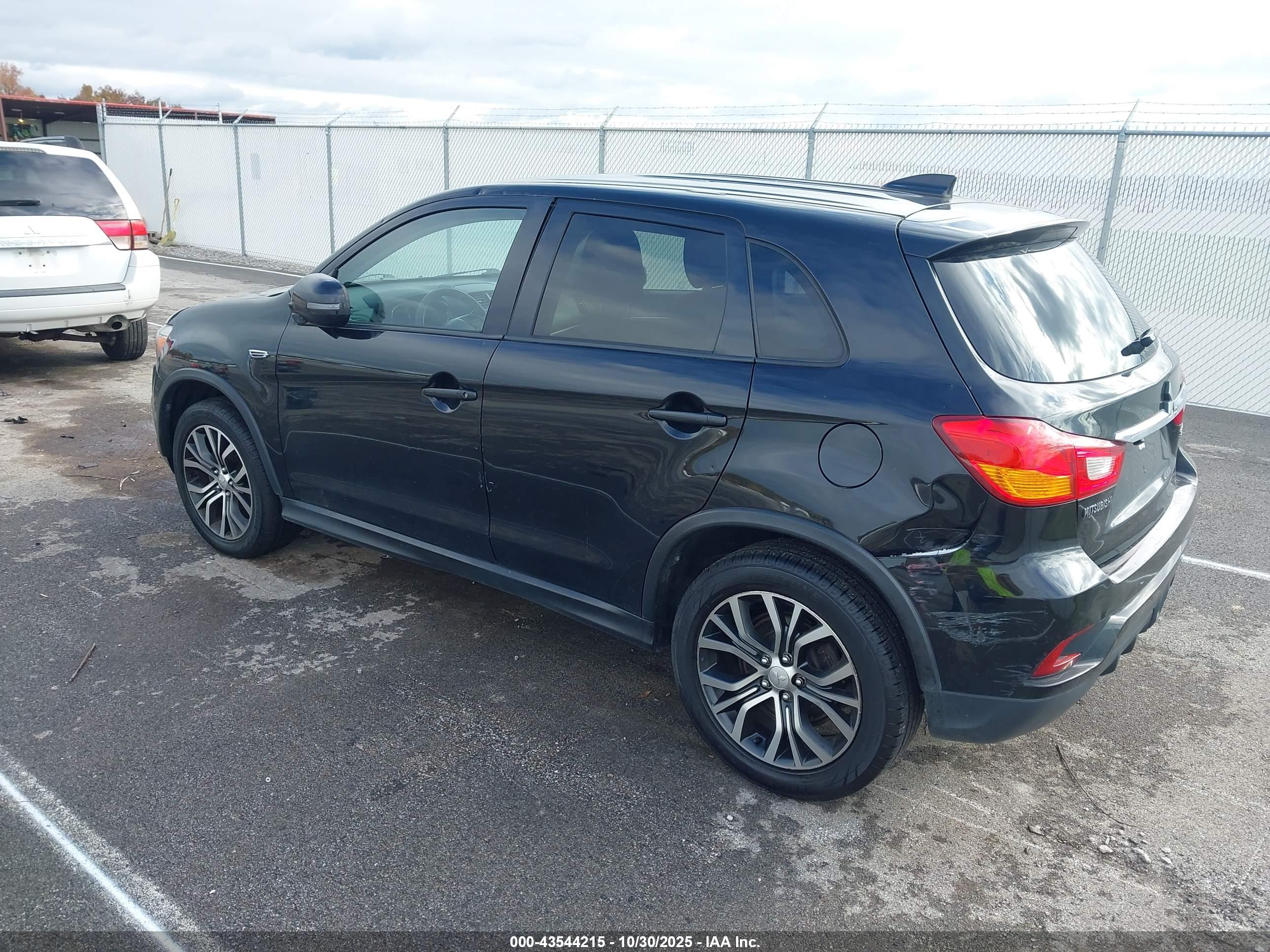 MITSUBISHI OUTLANDER image 3