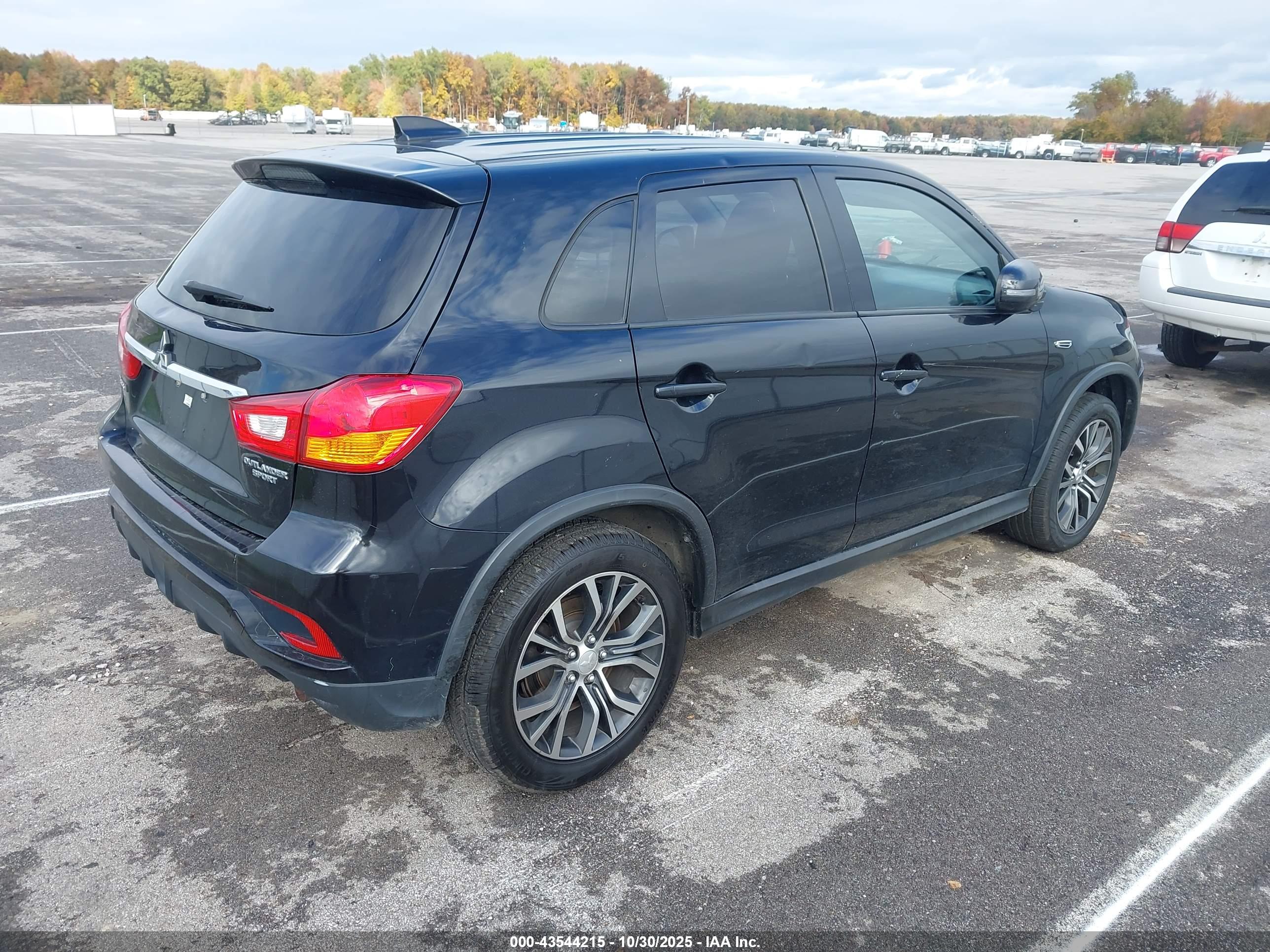 MITSUBISHI OUTLANDER image 4
