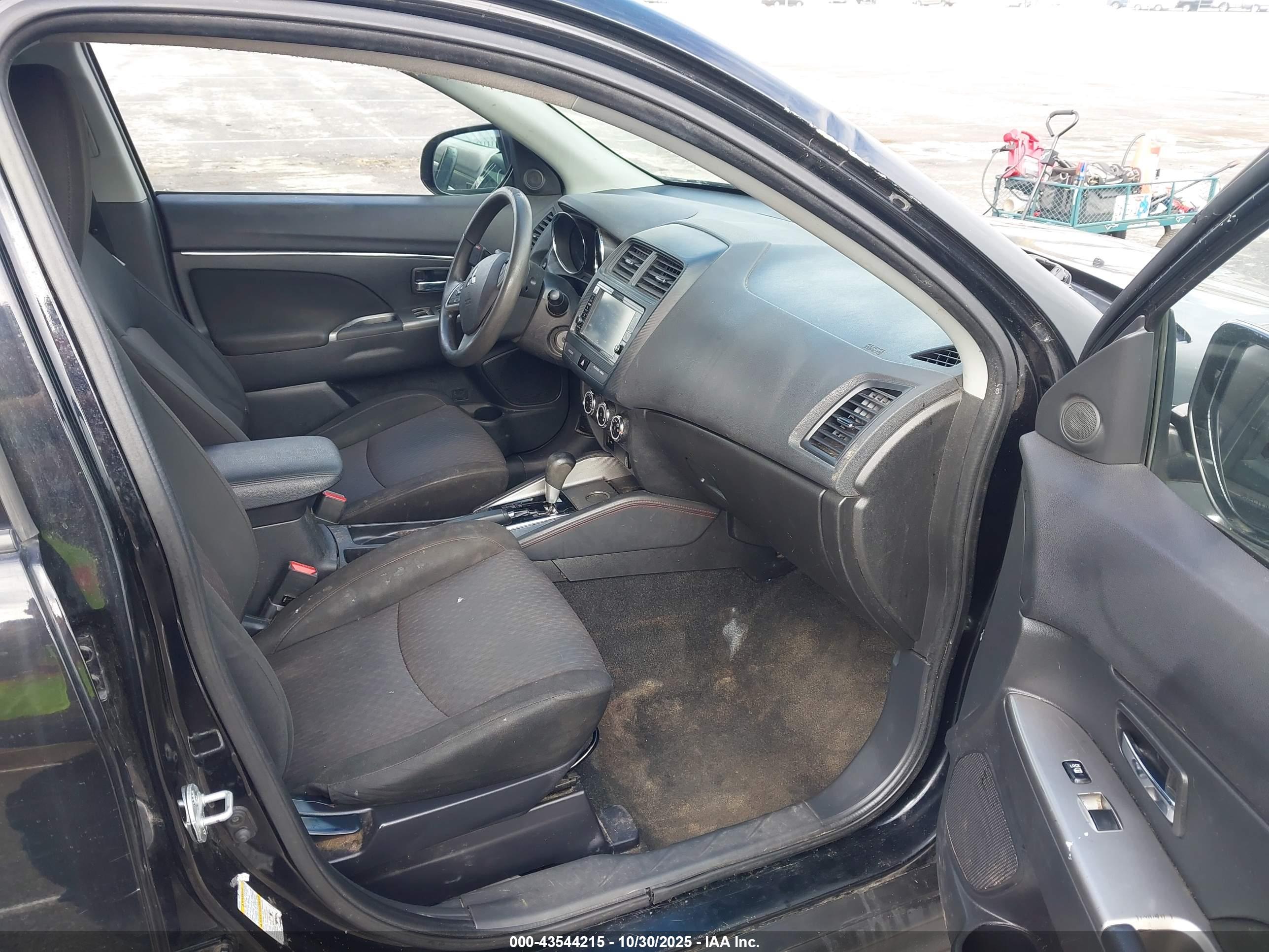 MITSUBISHI OUTLANDER image 5