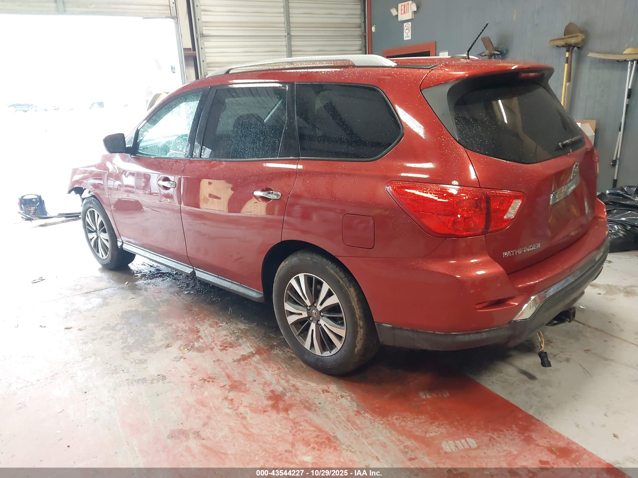 NISSAN PATHFINDER image 3