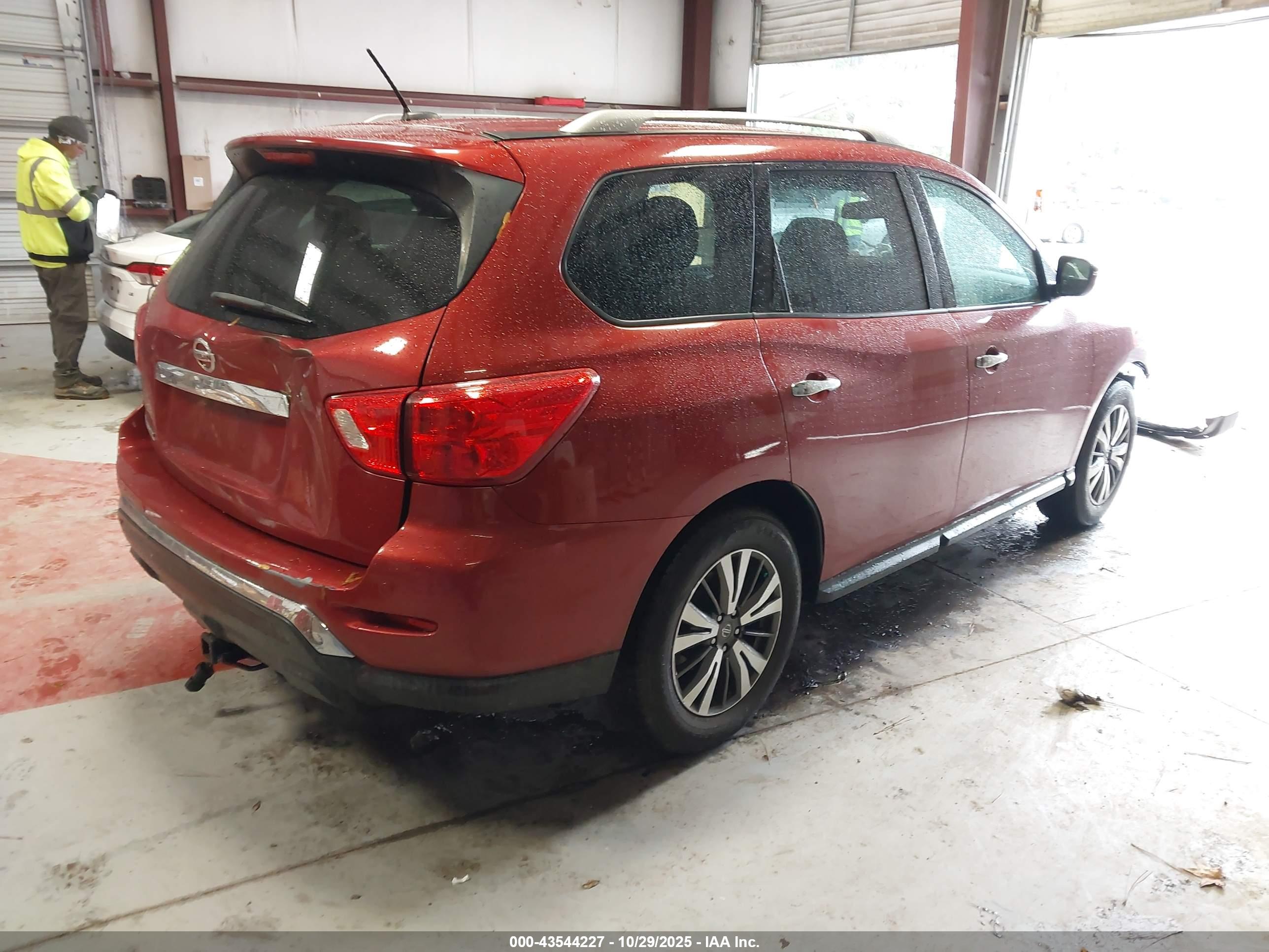 NISSAN PATHFINDER image 4