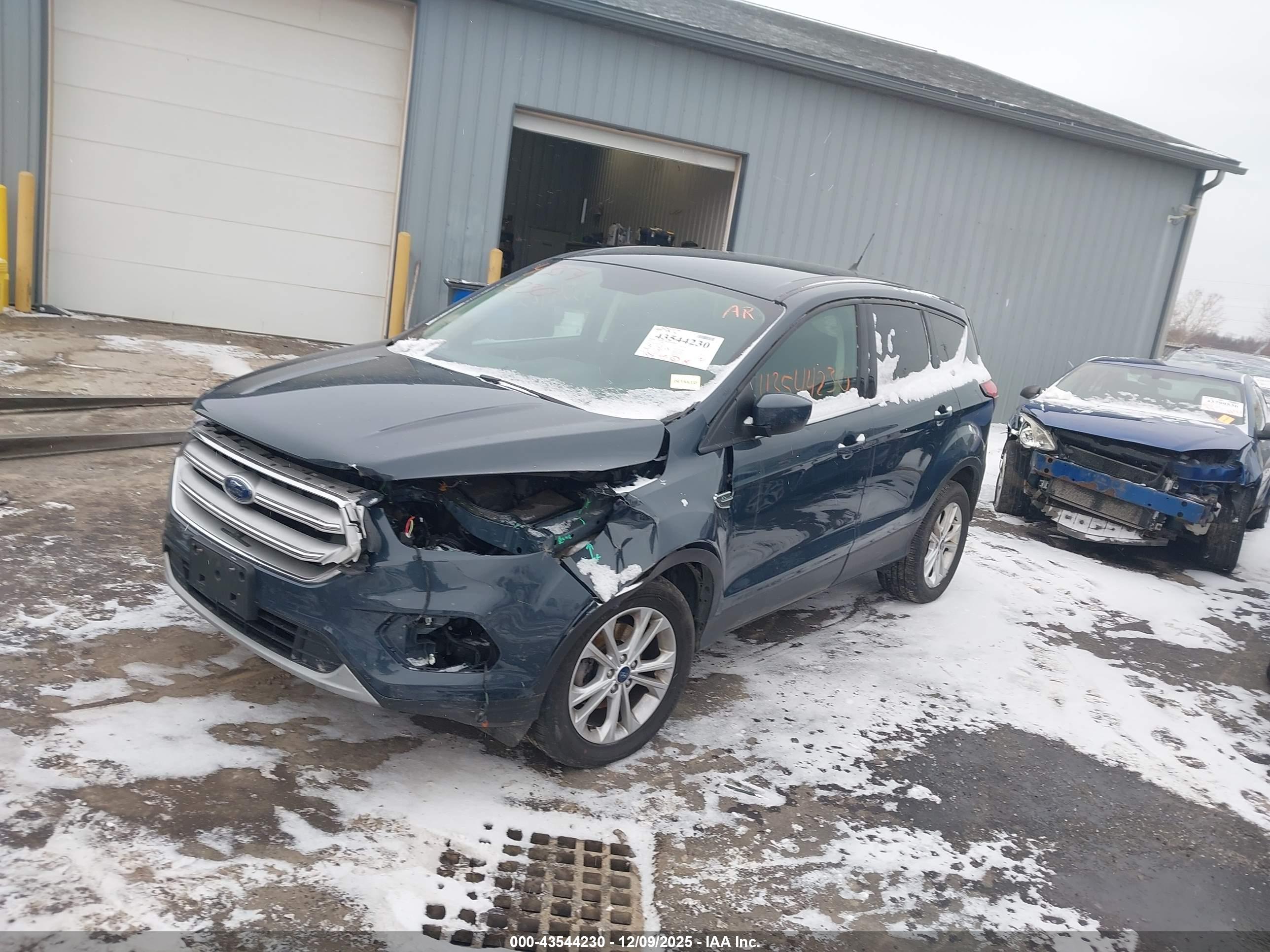 FORD ESCAPE image 2