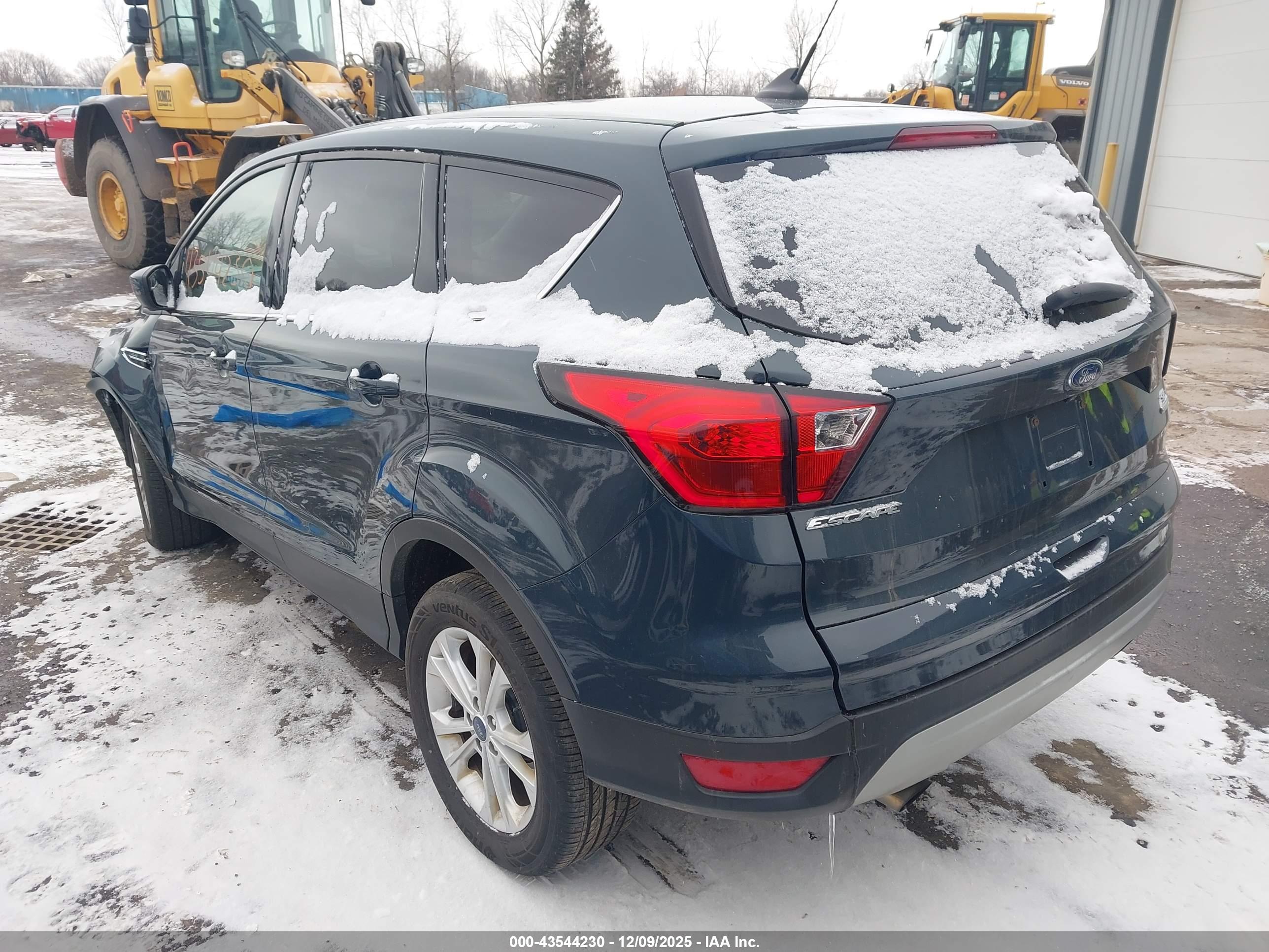 FORD ESCAPE image 3