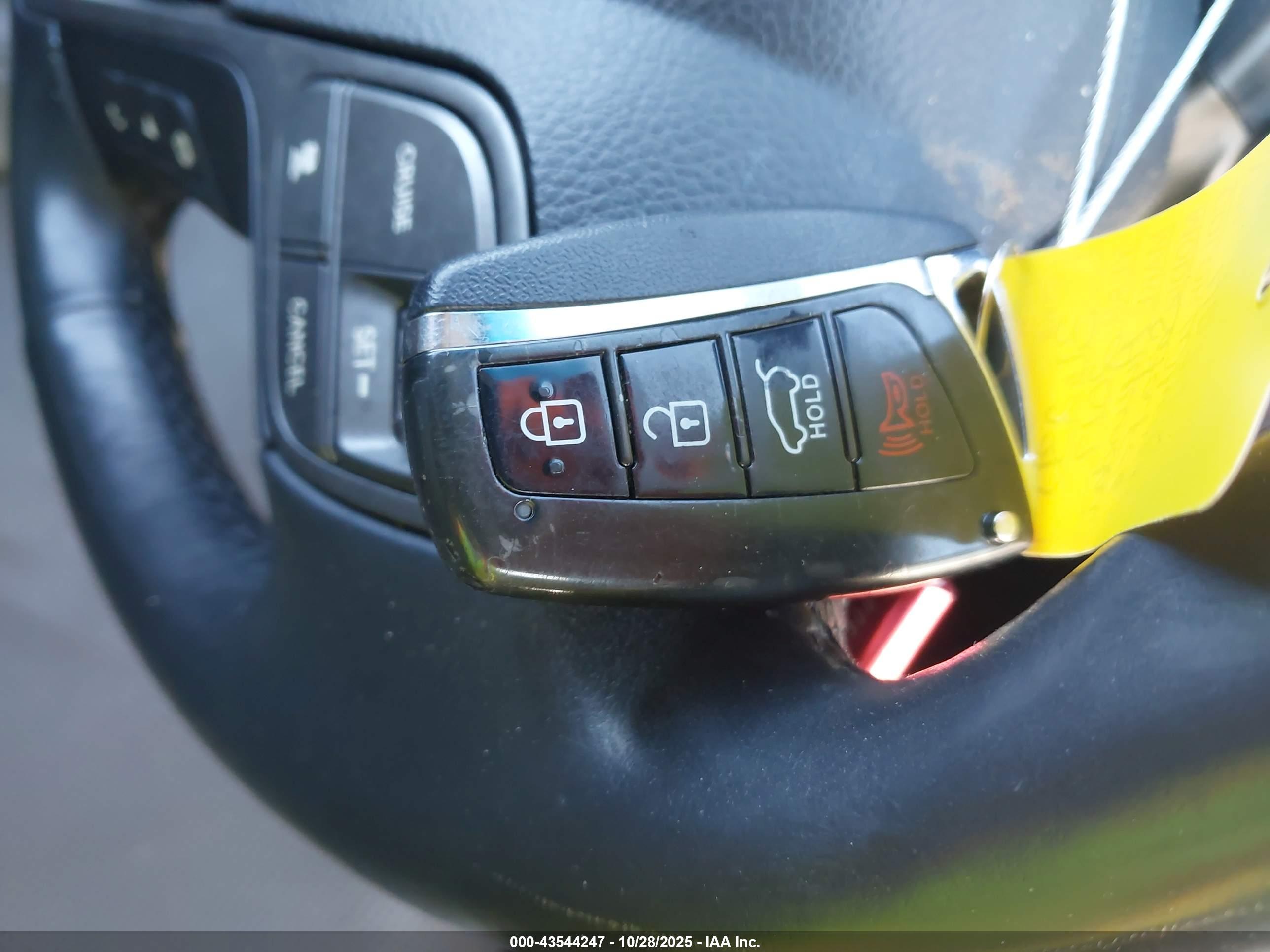 HYUNDAI SANTA image 11