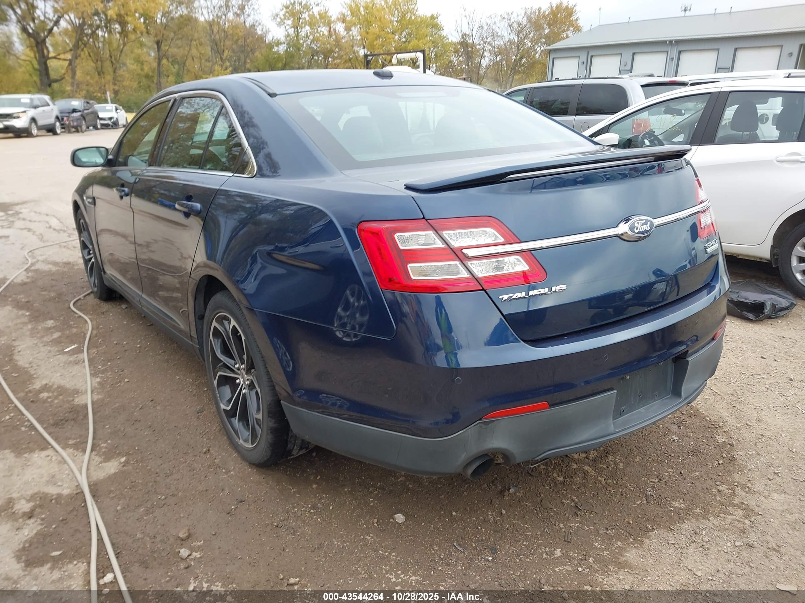 FORD TAURUS image 3