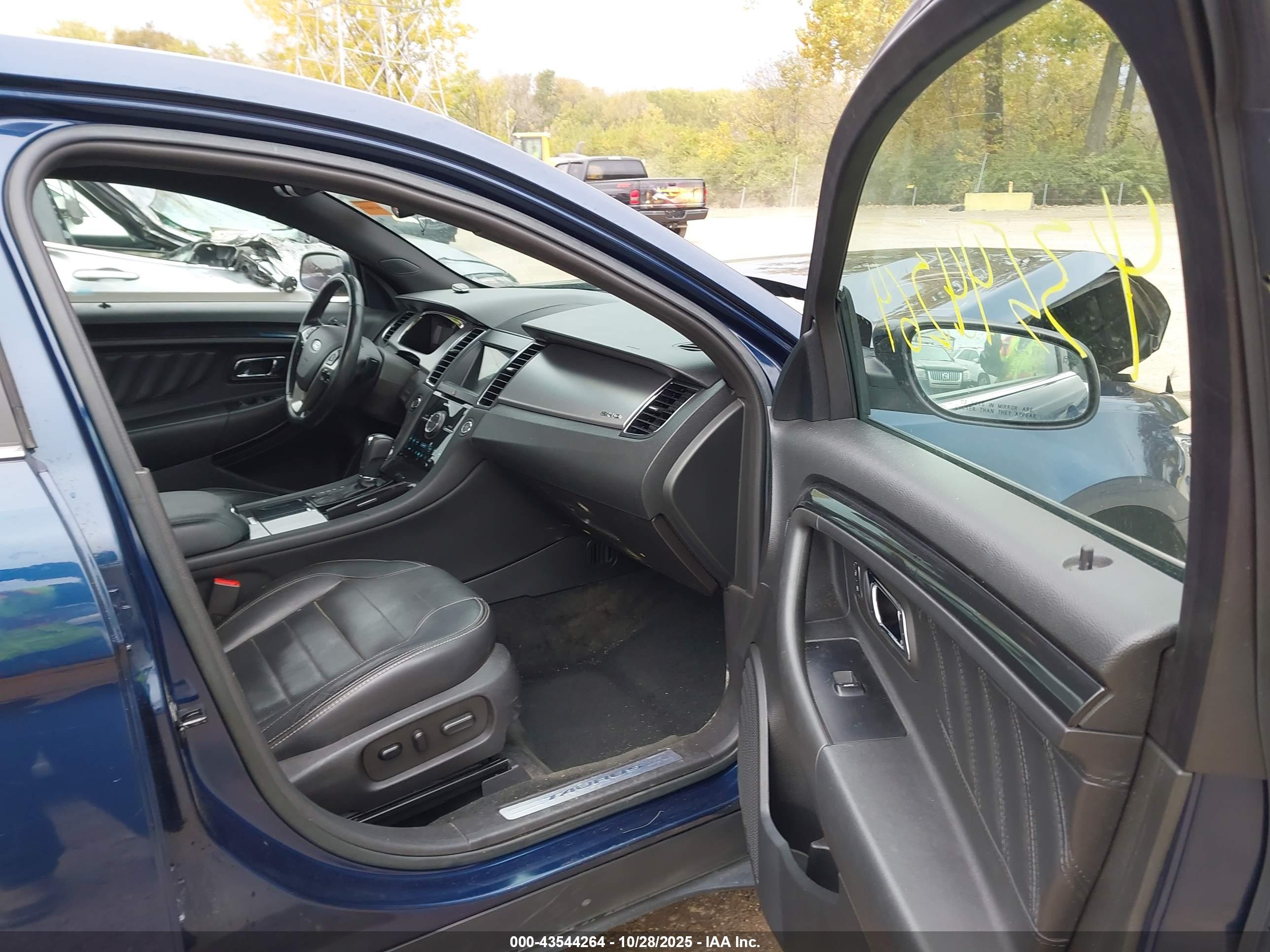FORD TAURUS image 5