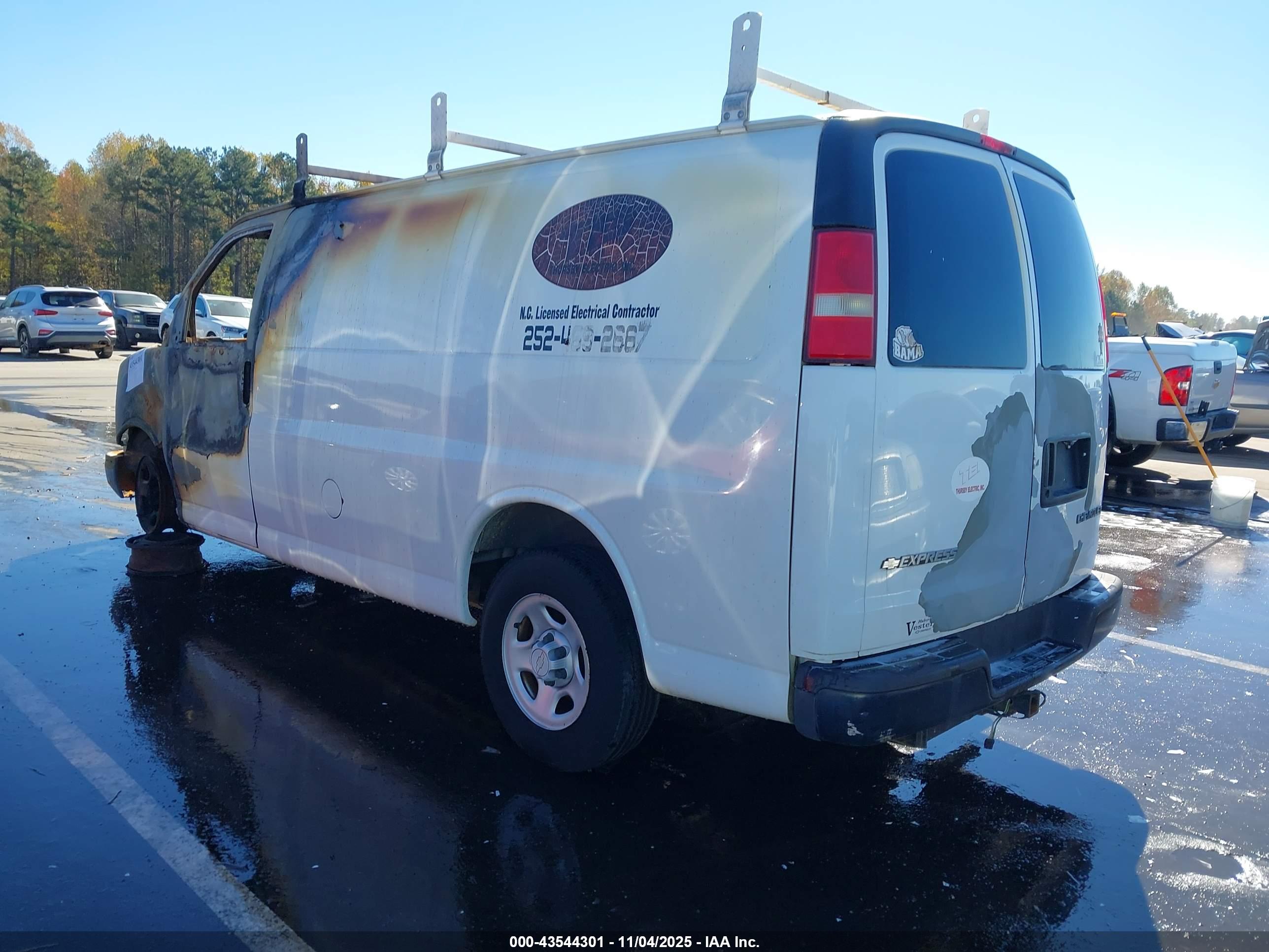 CHEVROLET EXPRESS image 3