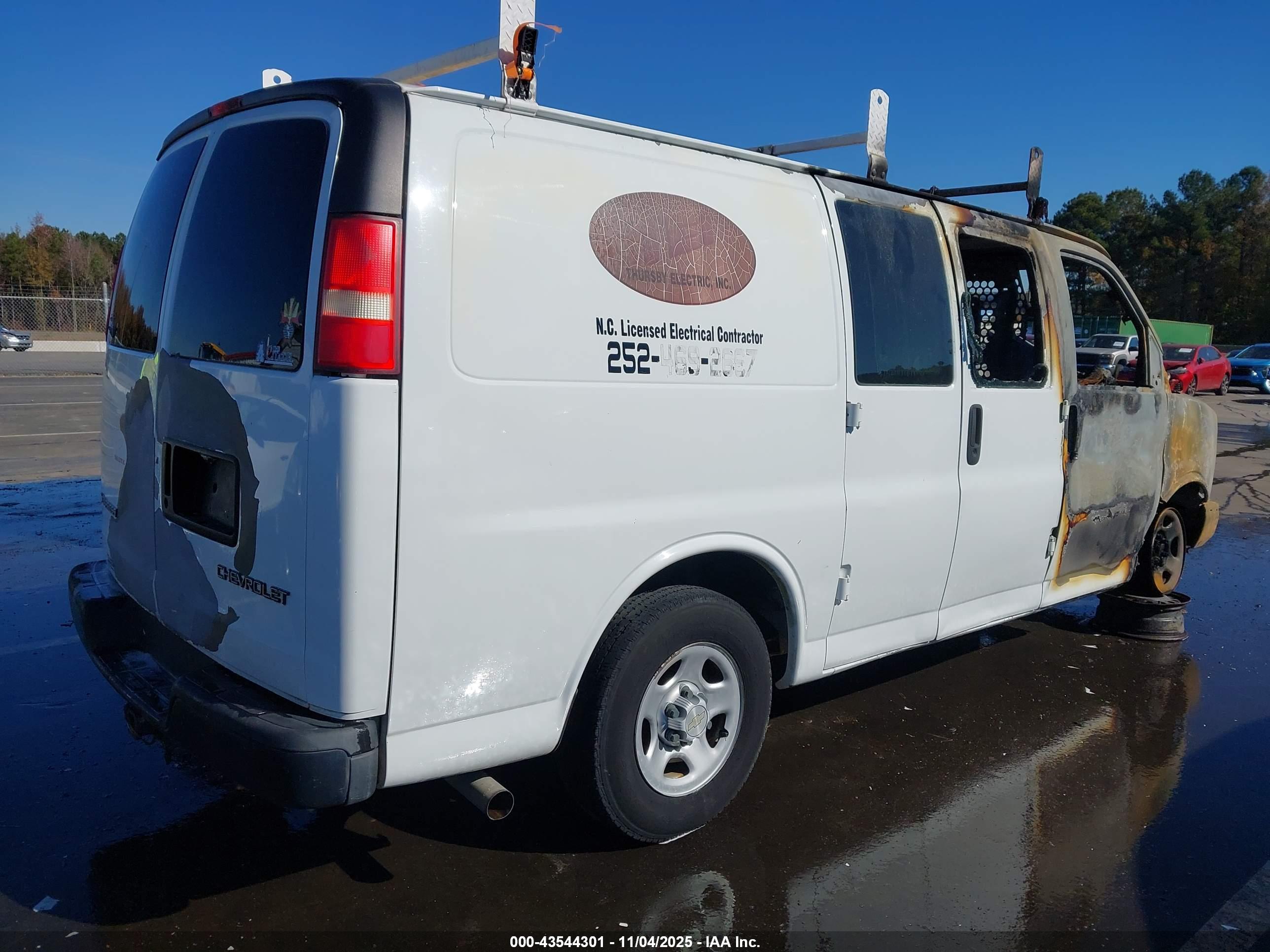 CHEVROLET EXPRESS image 4