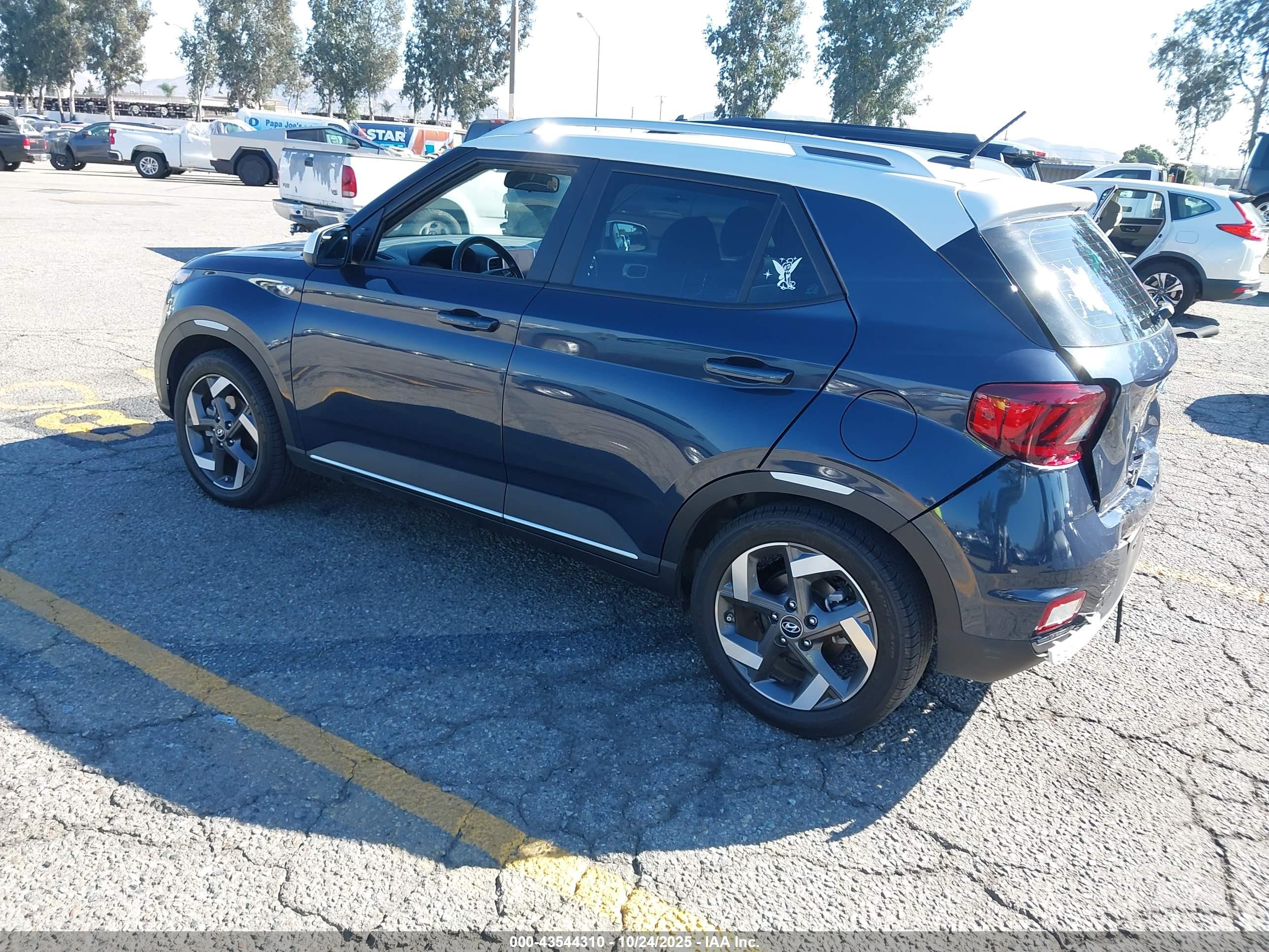 HYUNDAI VENUE image 3