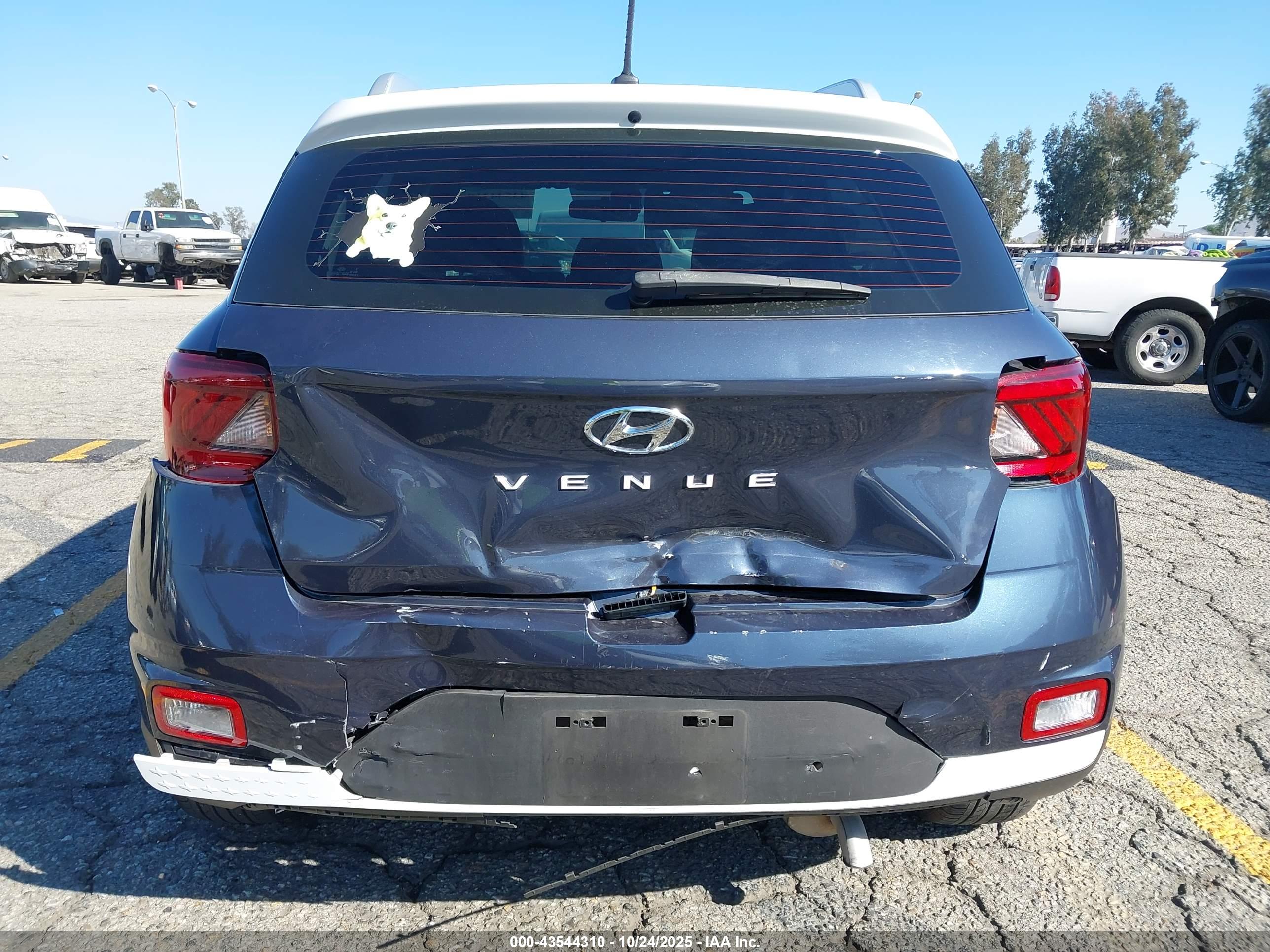 HYUNDAI VENUE image 6