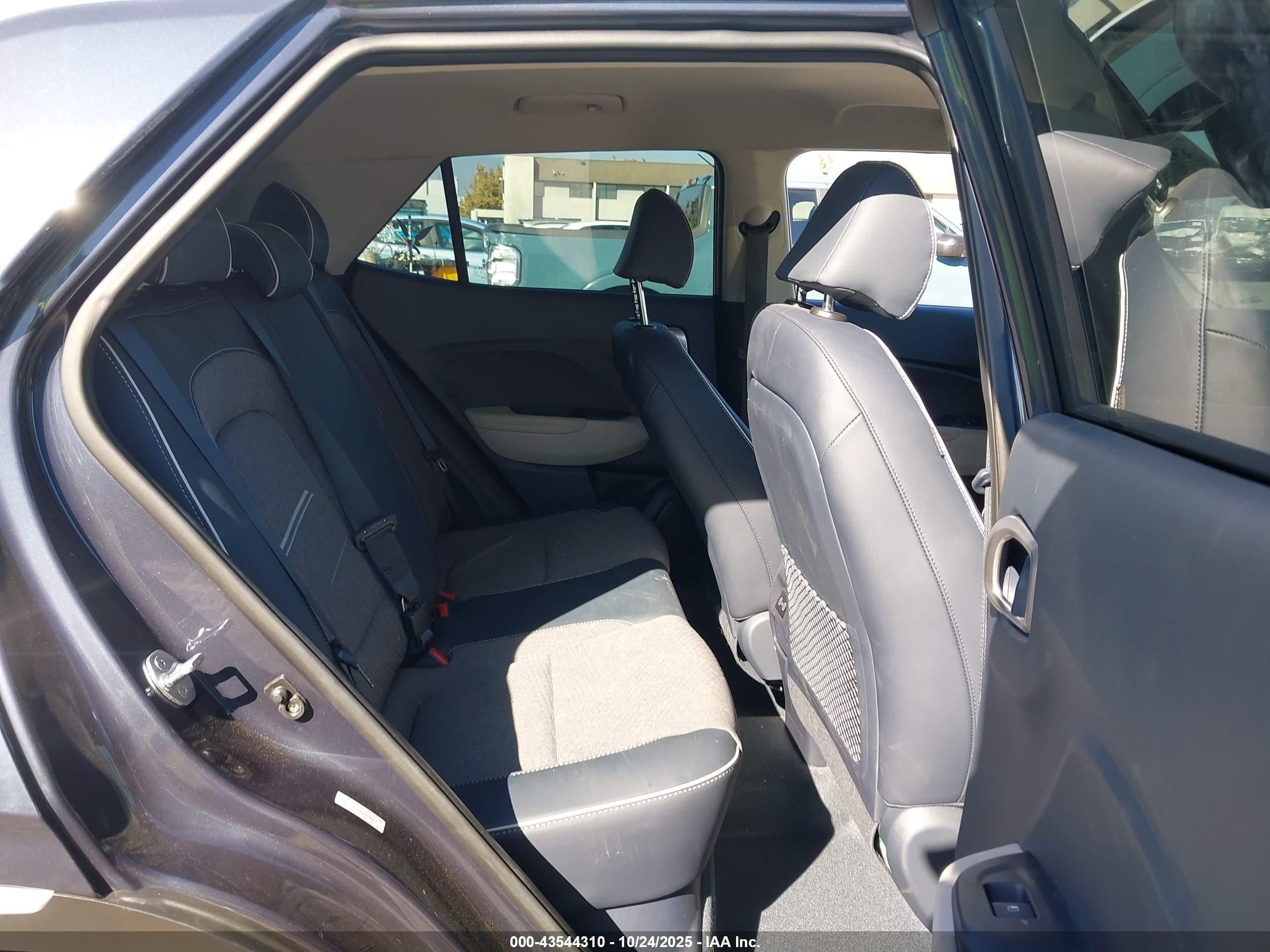 HYUNDAI VENUE image 8