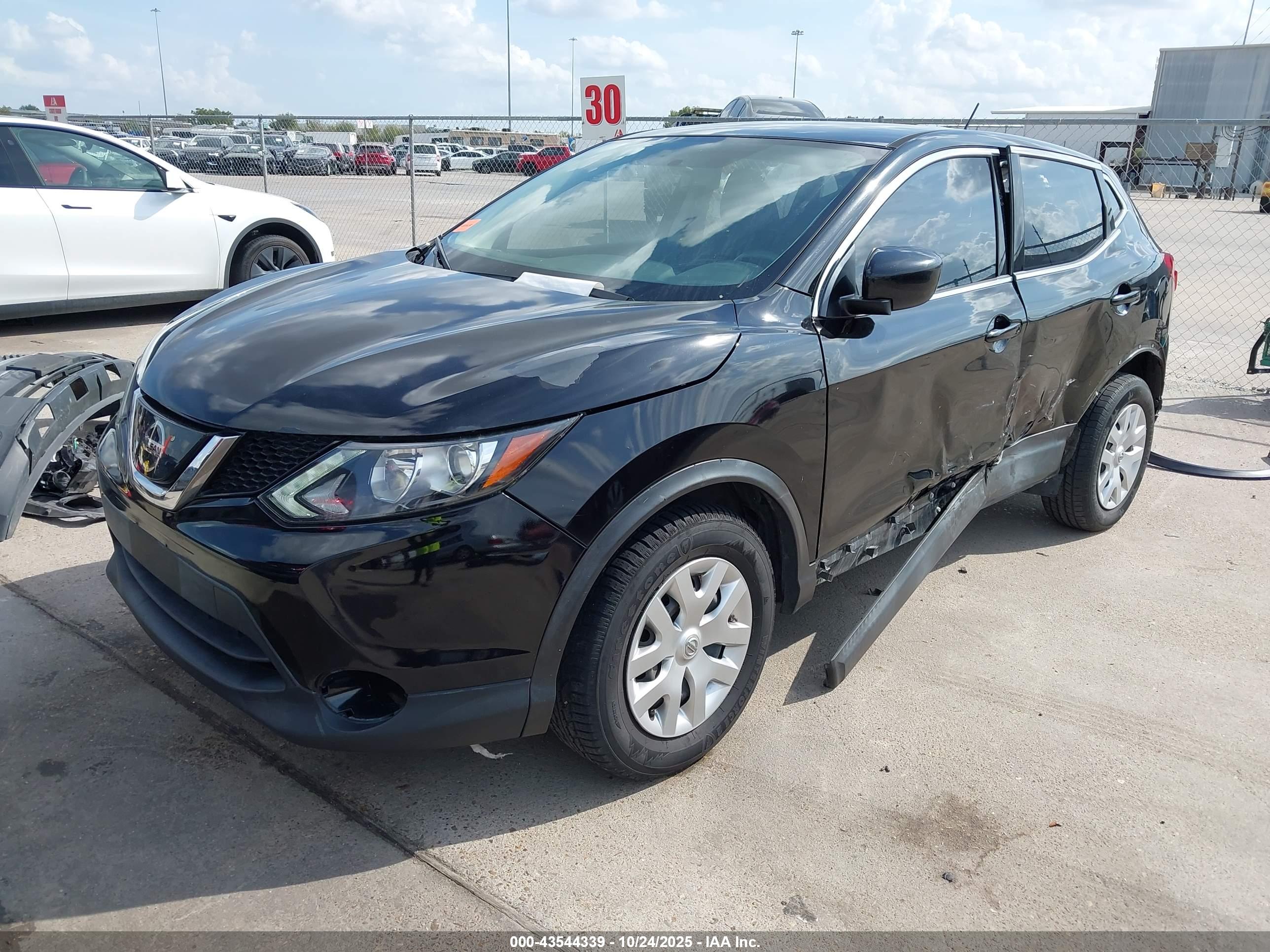 NISSAN ROGUE image 2