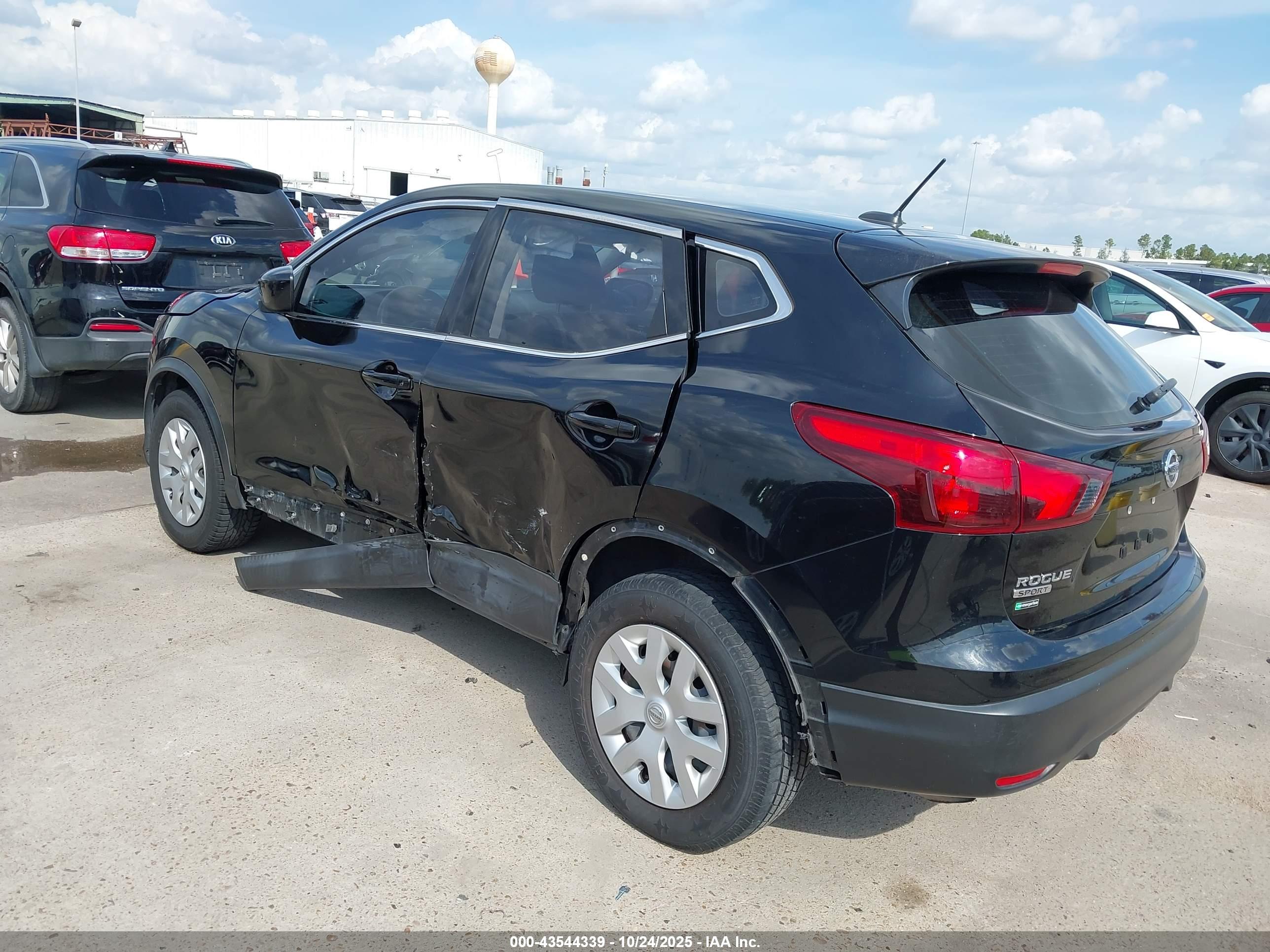 NISSAN ROGUE image 3