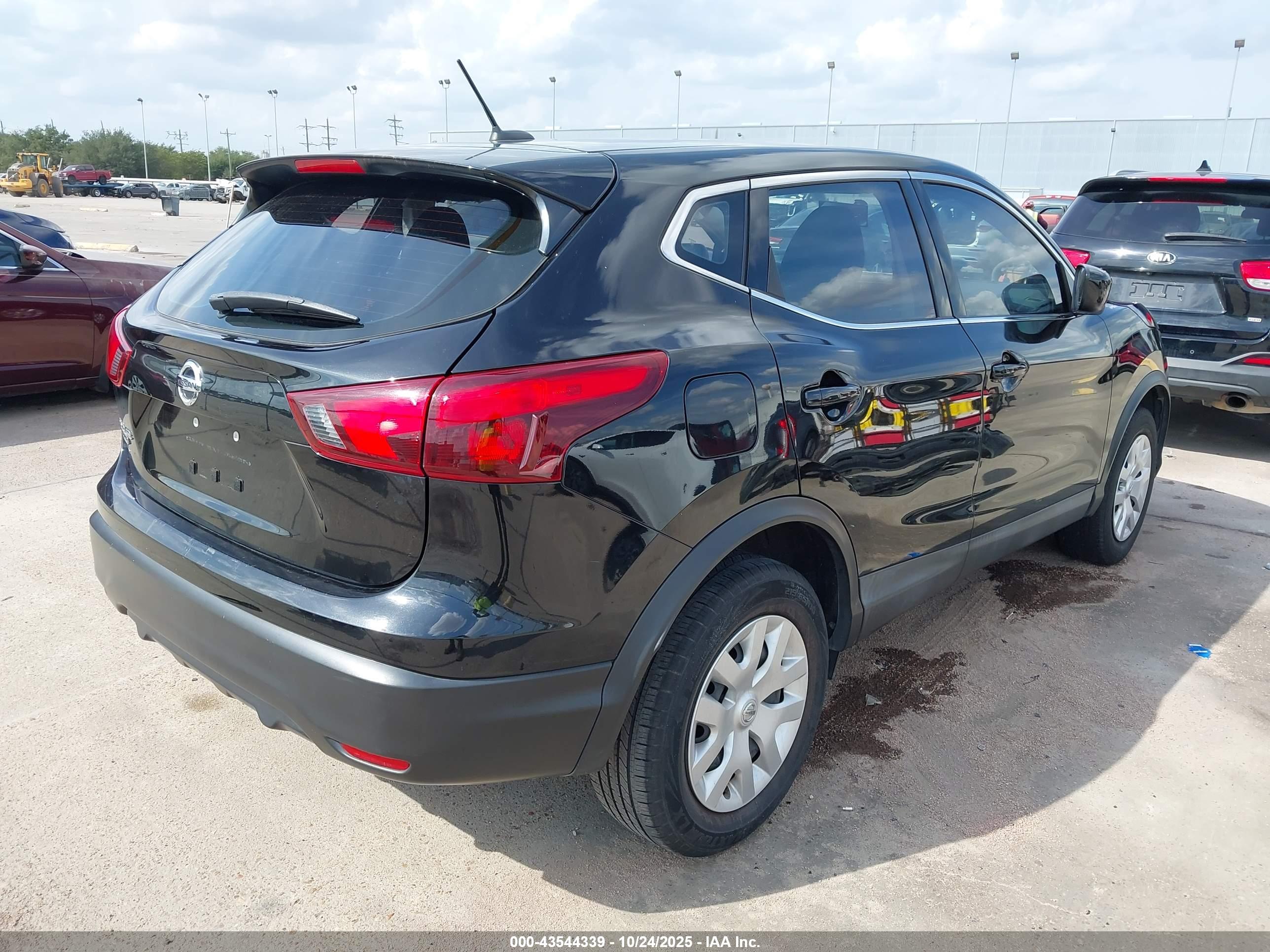 NISSAN ROGUE image 4