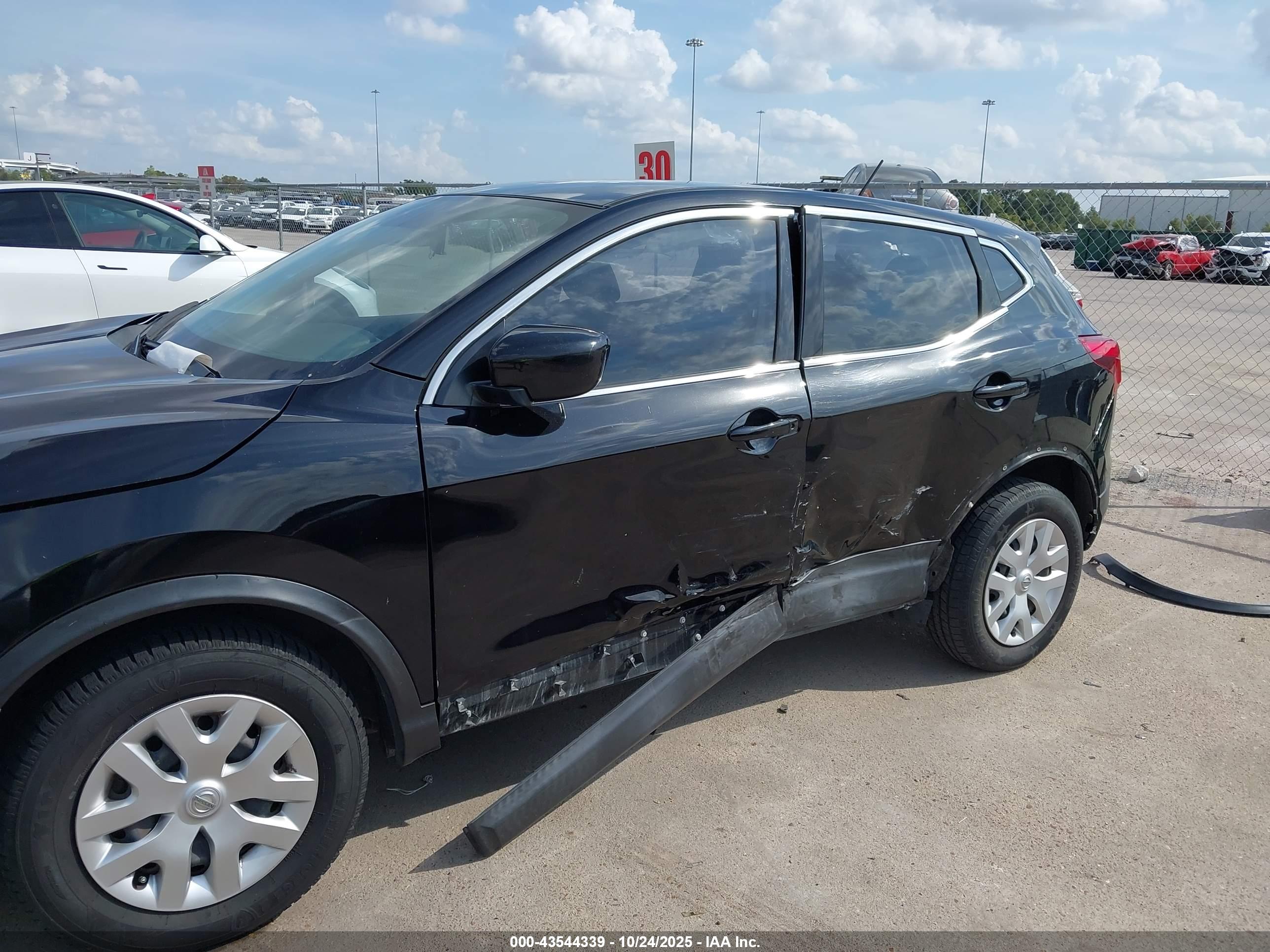 NISSAN ROGUE image 6