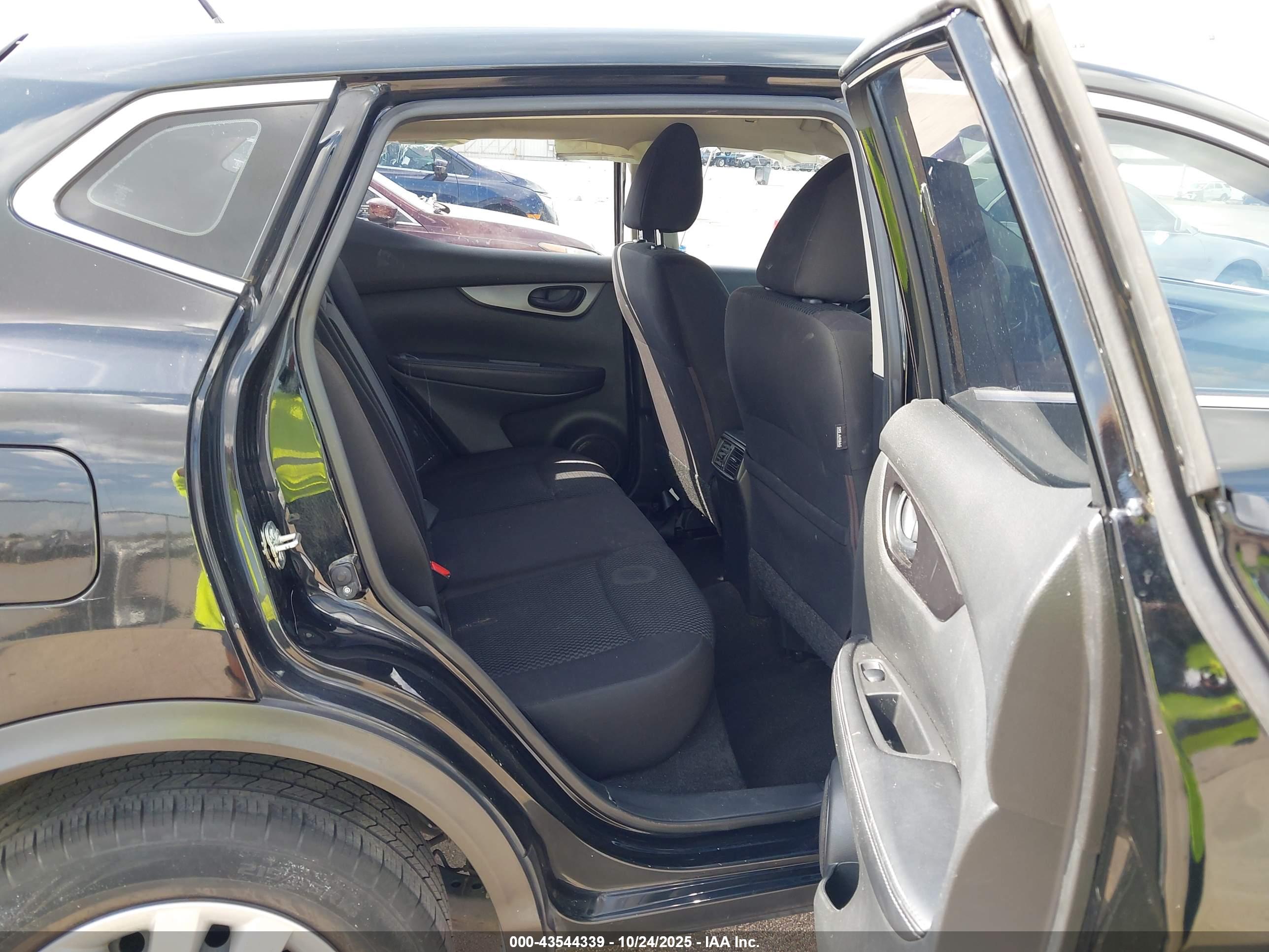 NISSAN ROGUE image 8