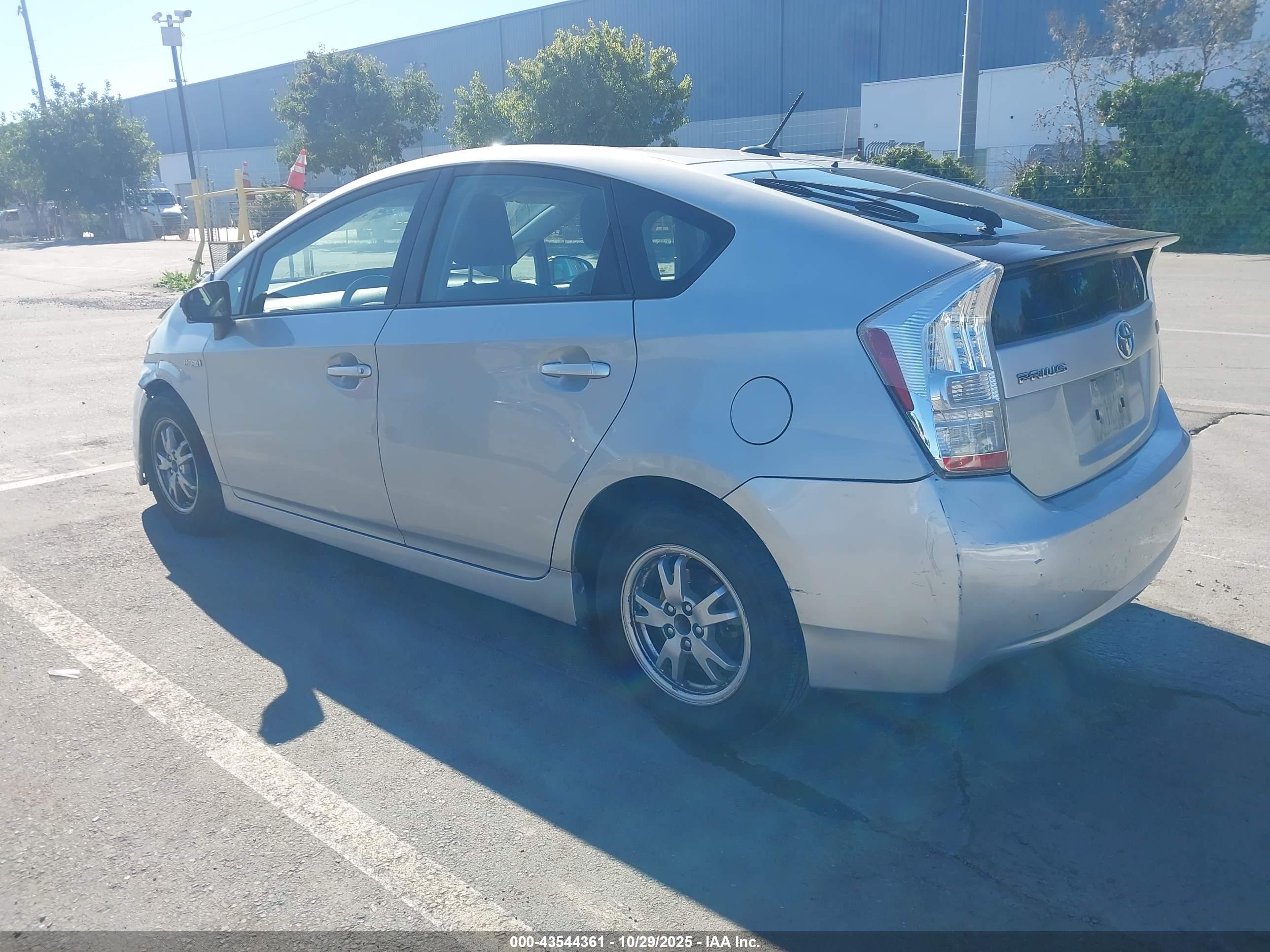 TOYOTA PRIUS image 3