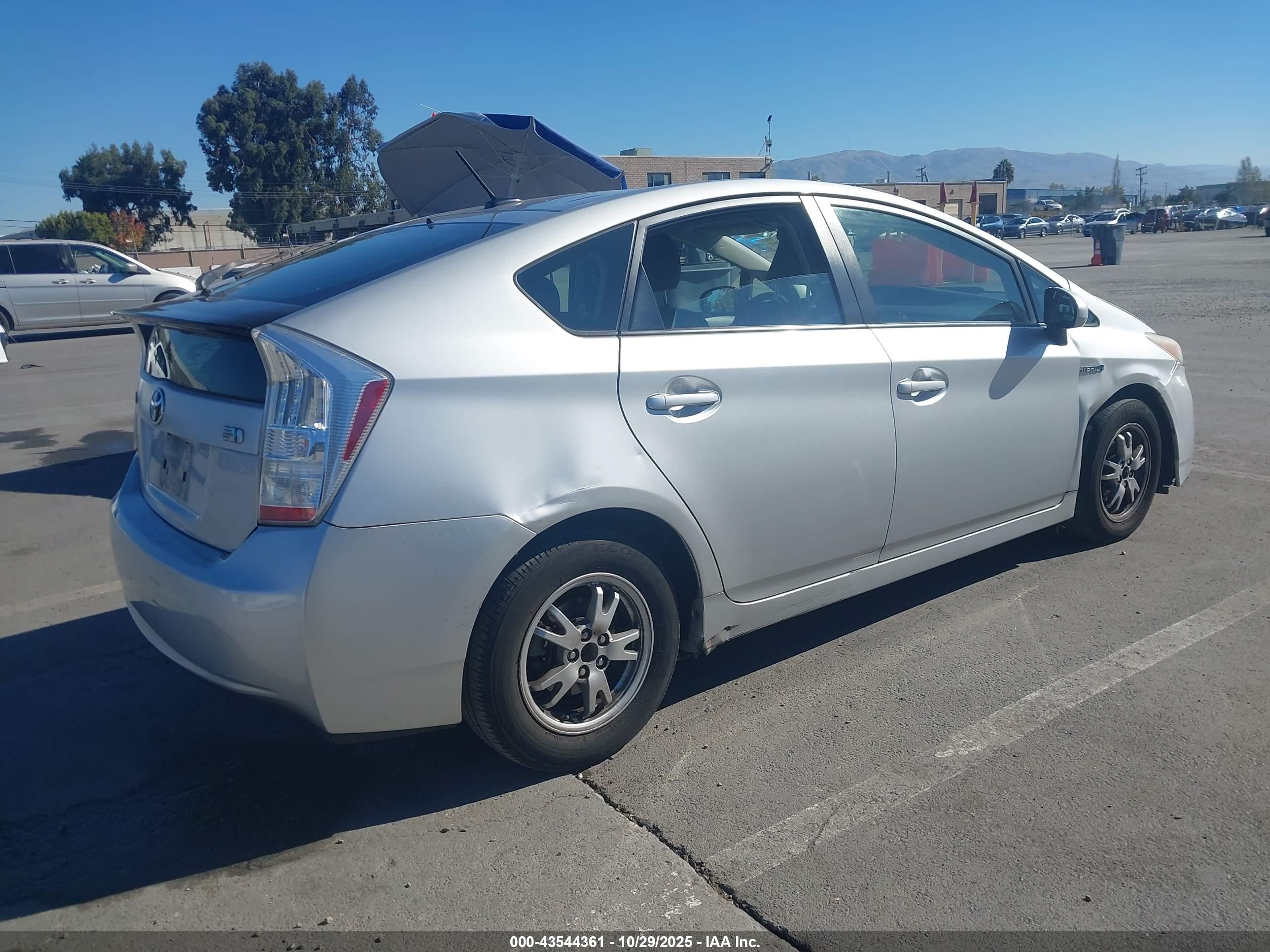 TOYOTA PRIUS image 4