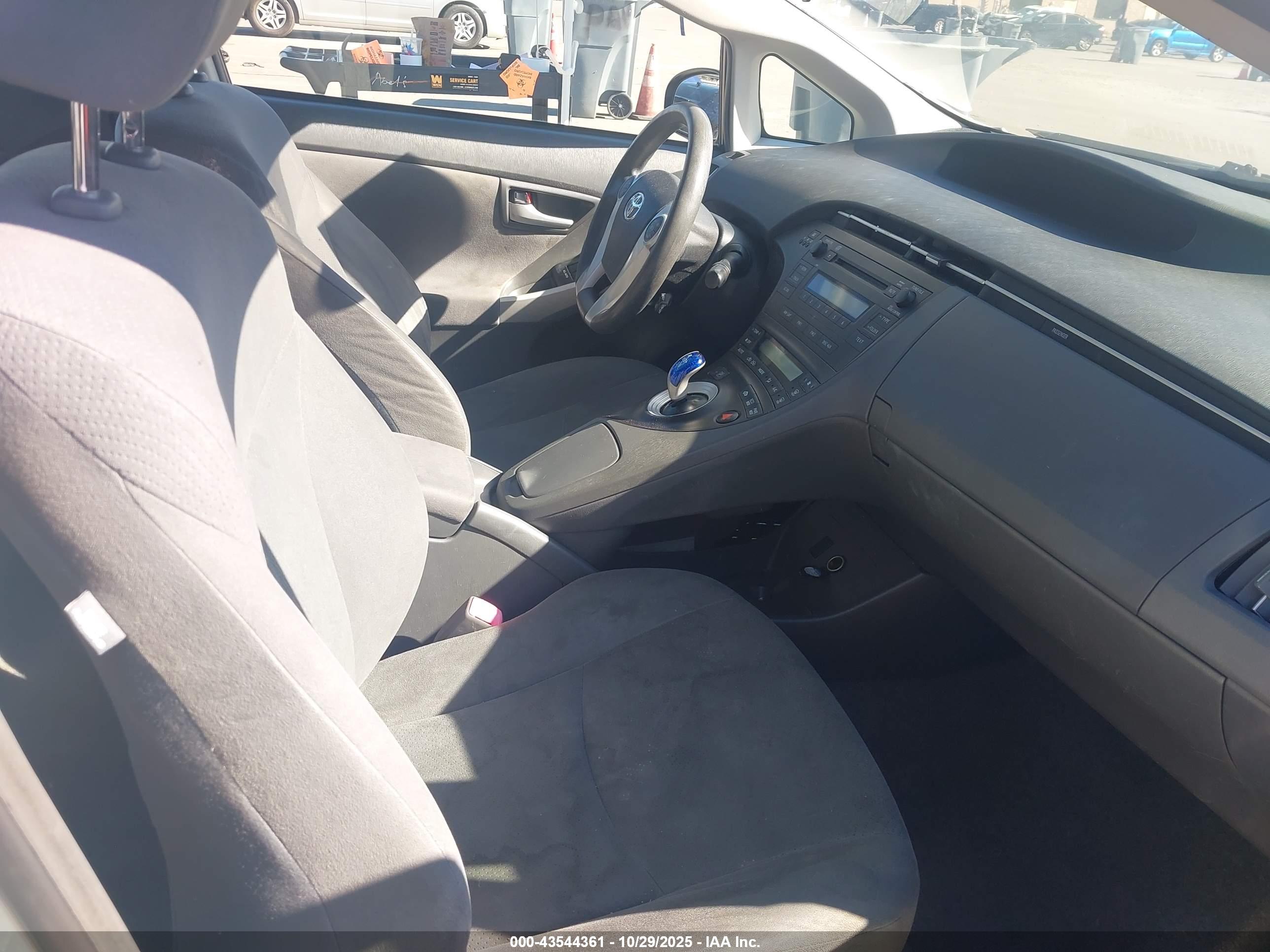 TOYOTA PRIUS image 5
