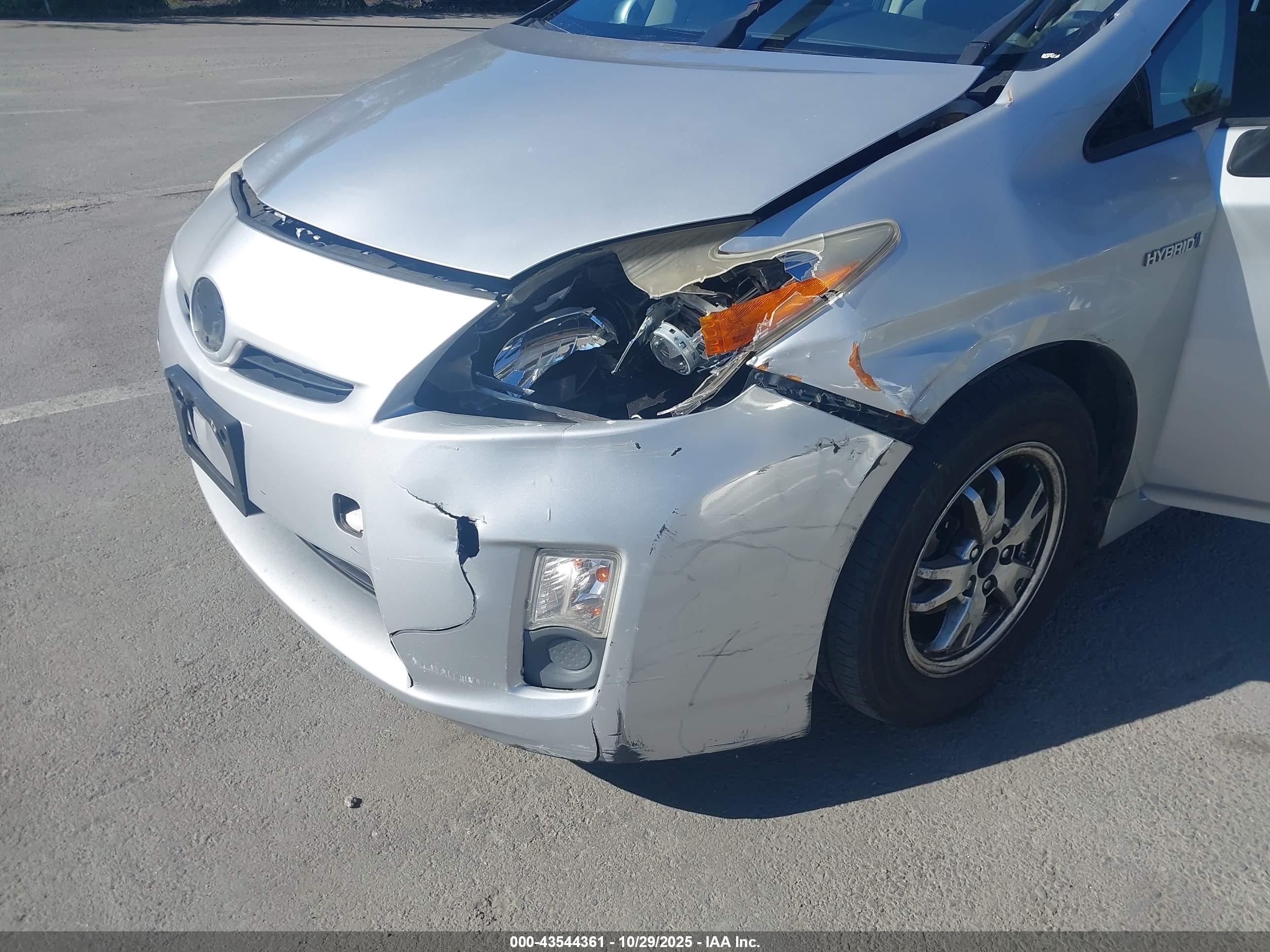 TOYOTA PRIUS image 6