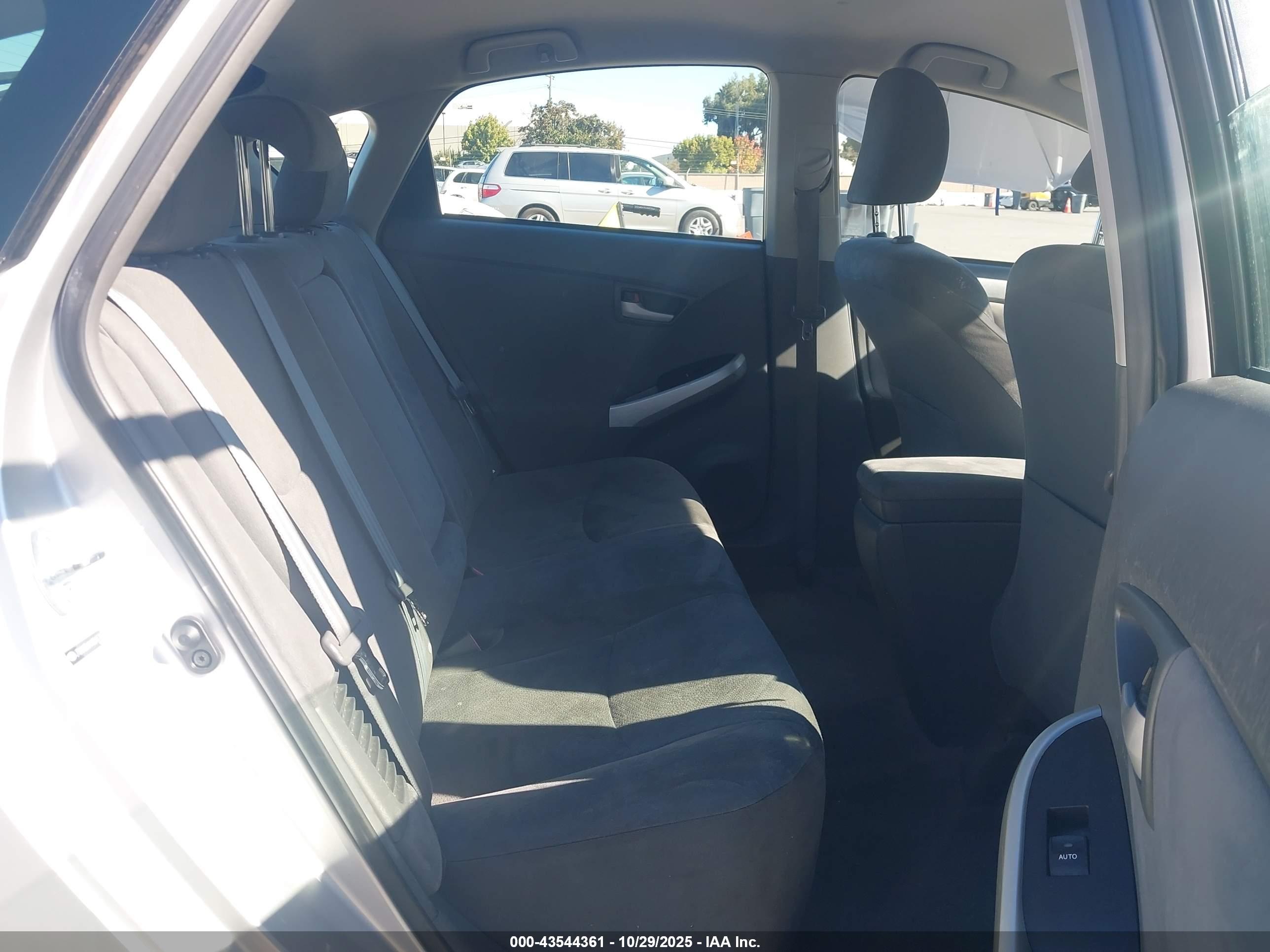 TOYOTA PRIUS image 8