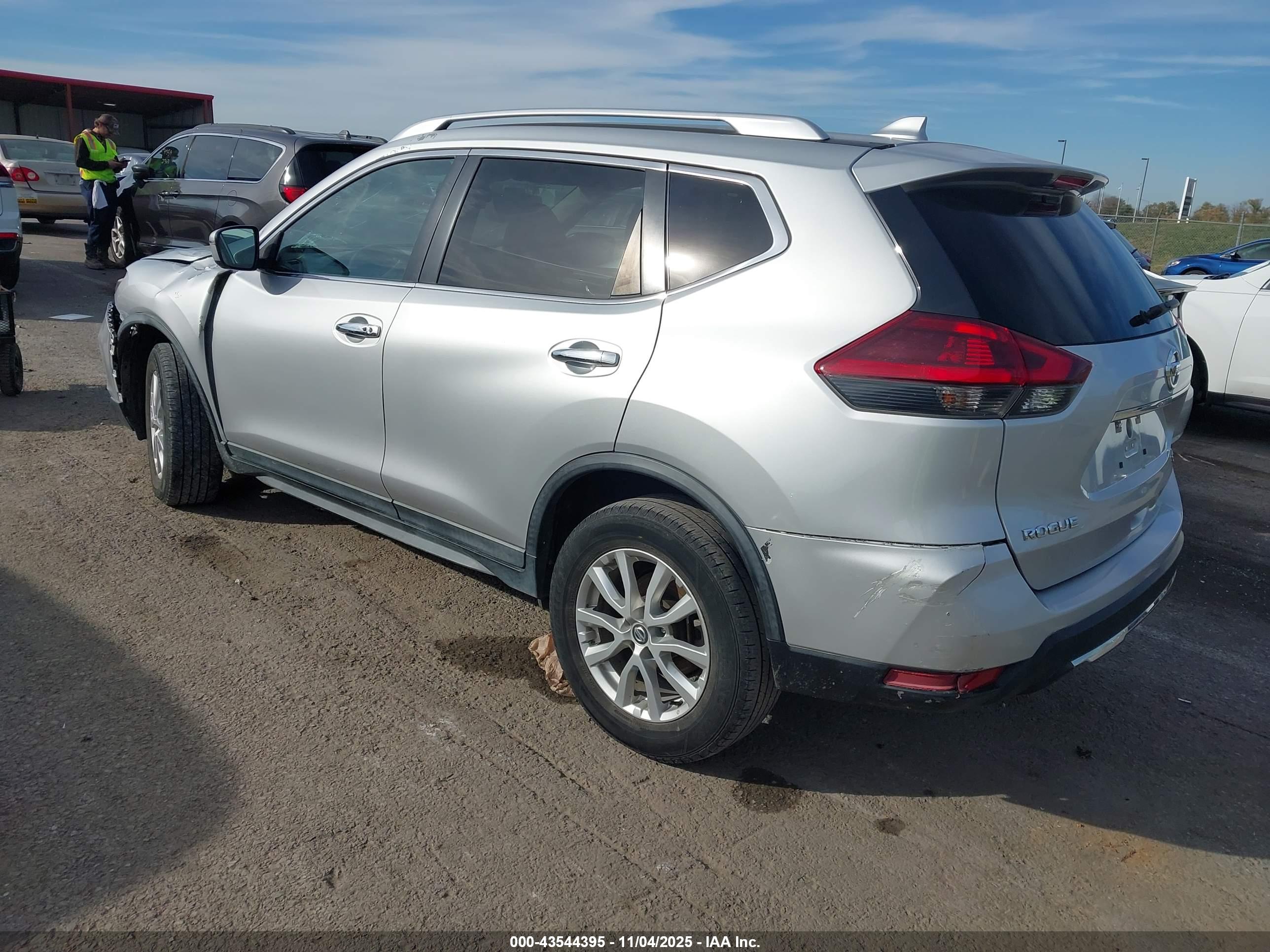 NISSAN ROGUE image 3