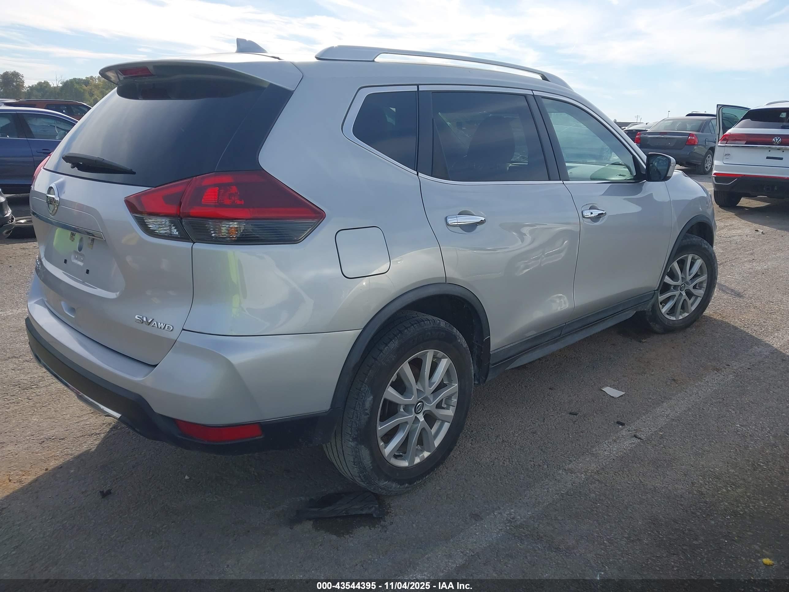 NISSAN ROGUE image 4