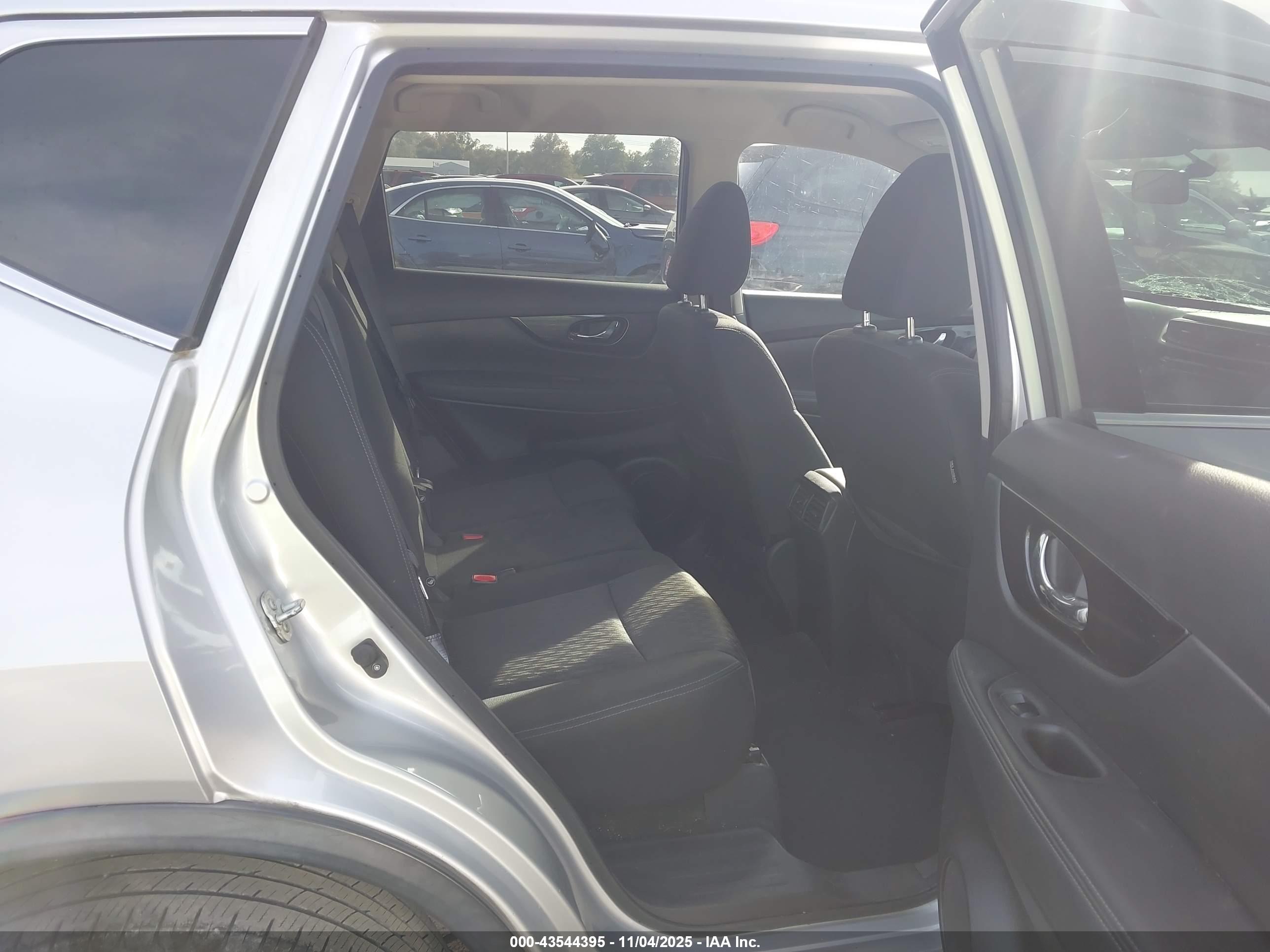 NISSAN ROGUE image 8