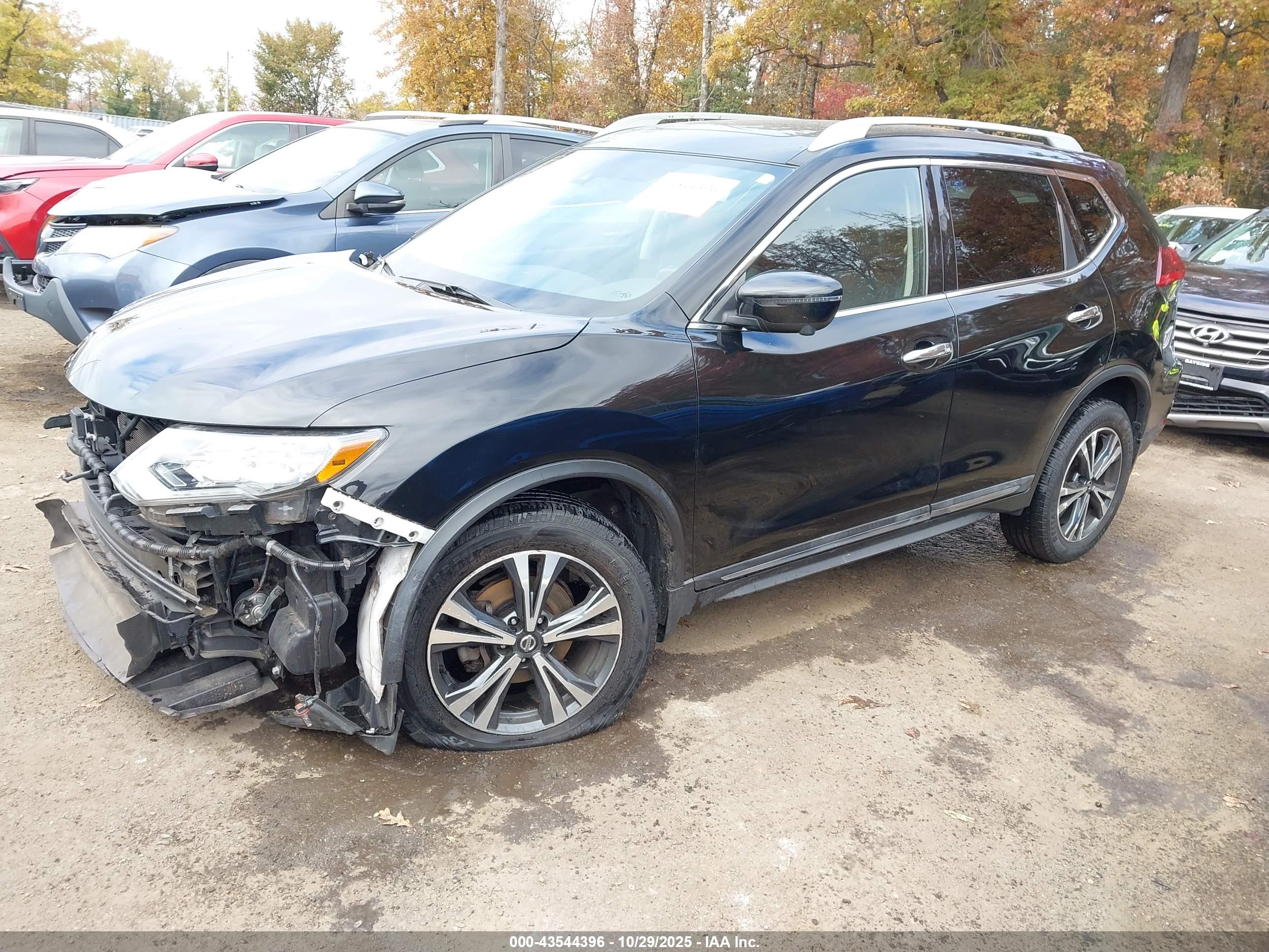NISSAN ROGUE image 2