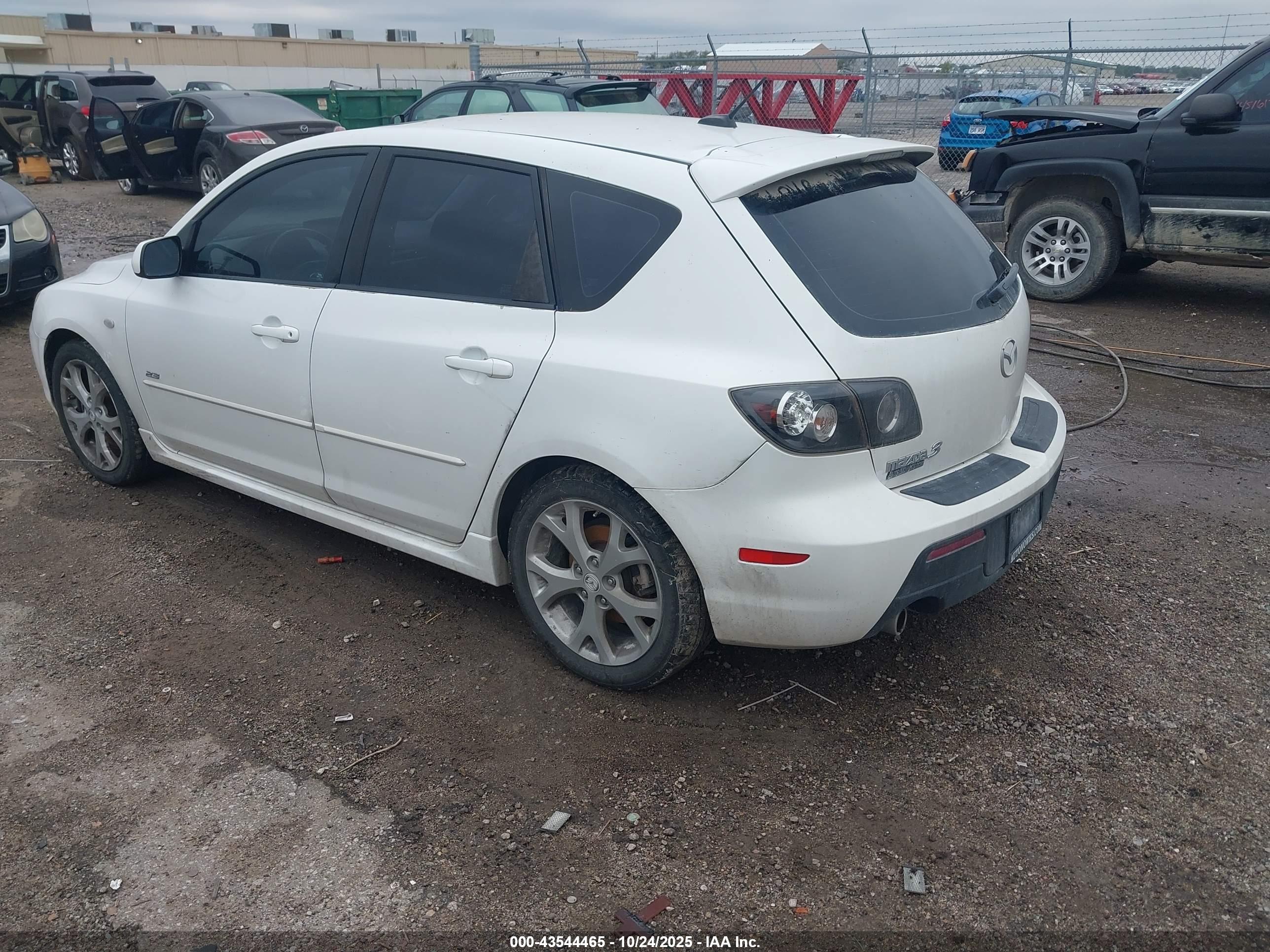 MAZDA MAZDA3 image 3
