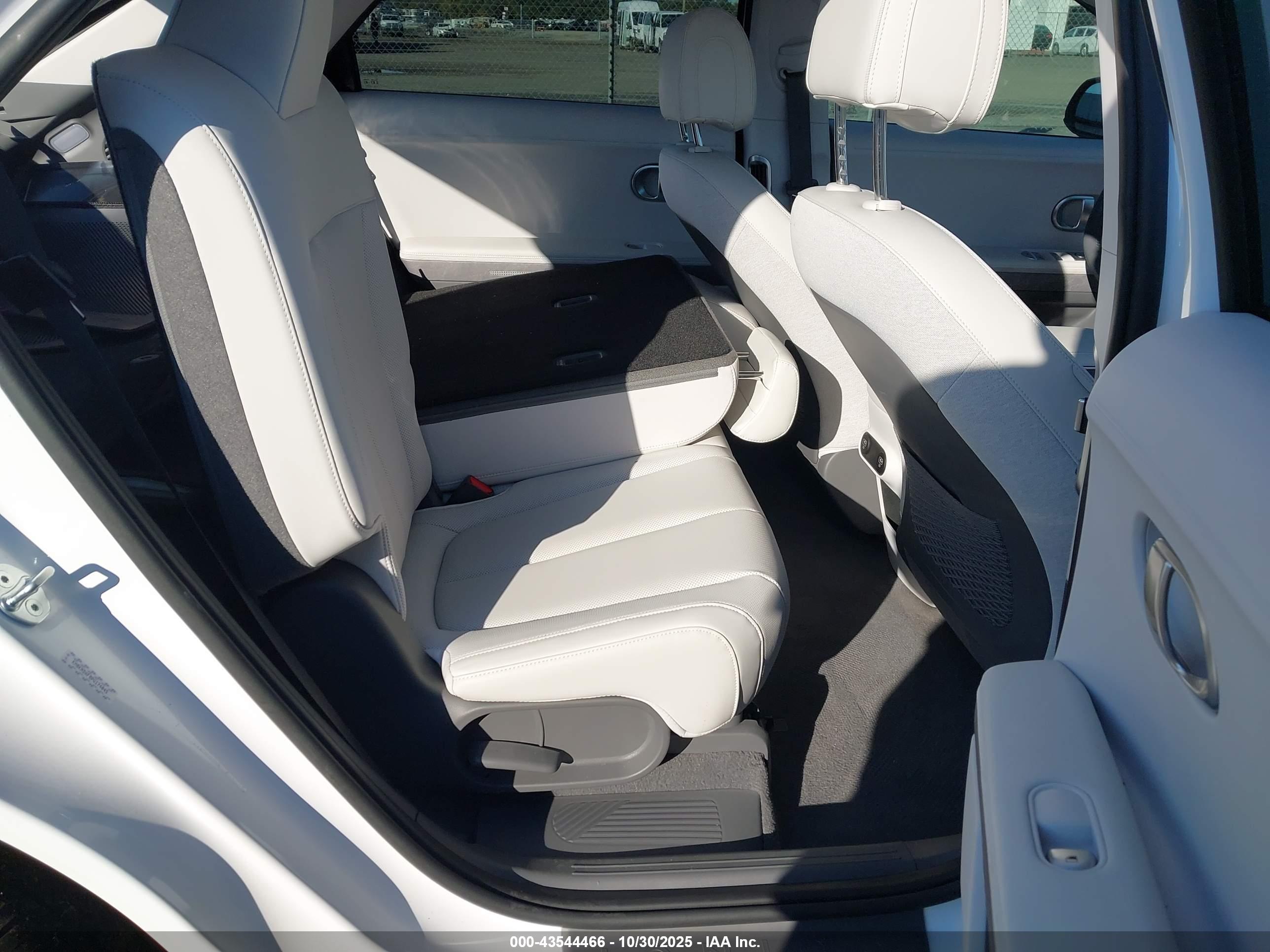 HYUNDAI IONIQ image 8