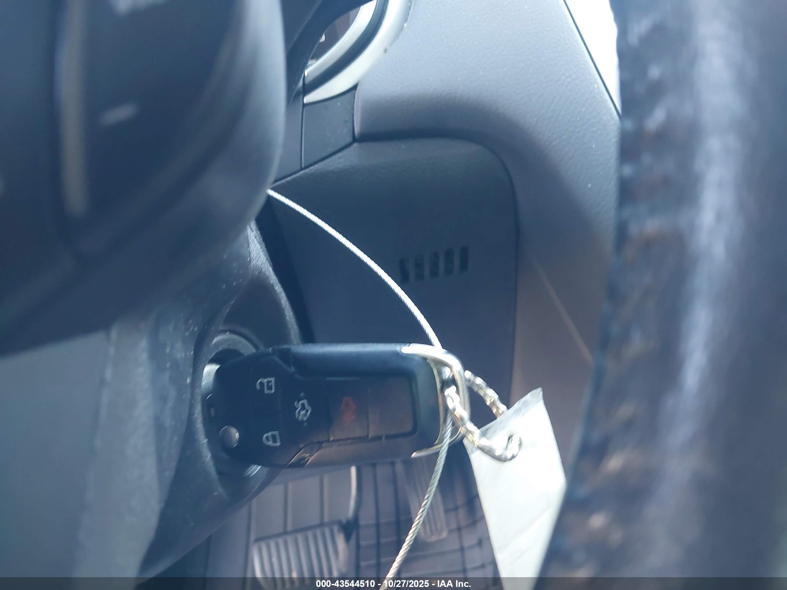 FORD FUSION image 11
