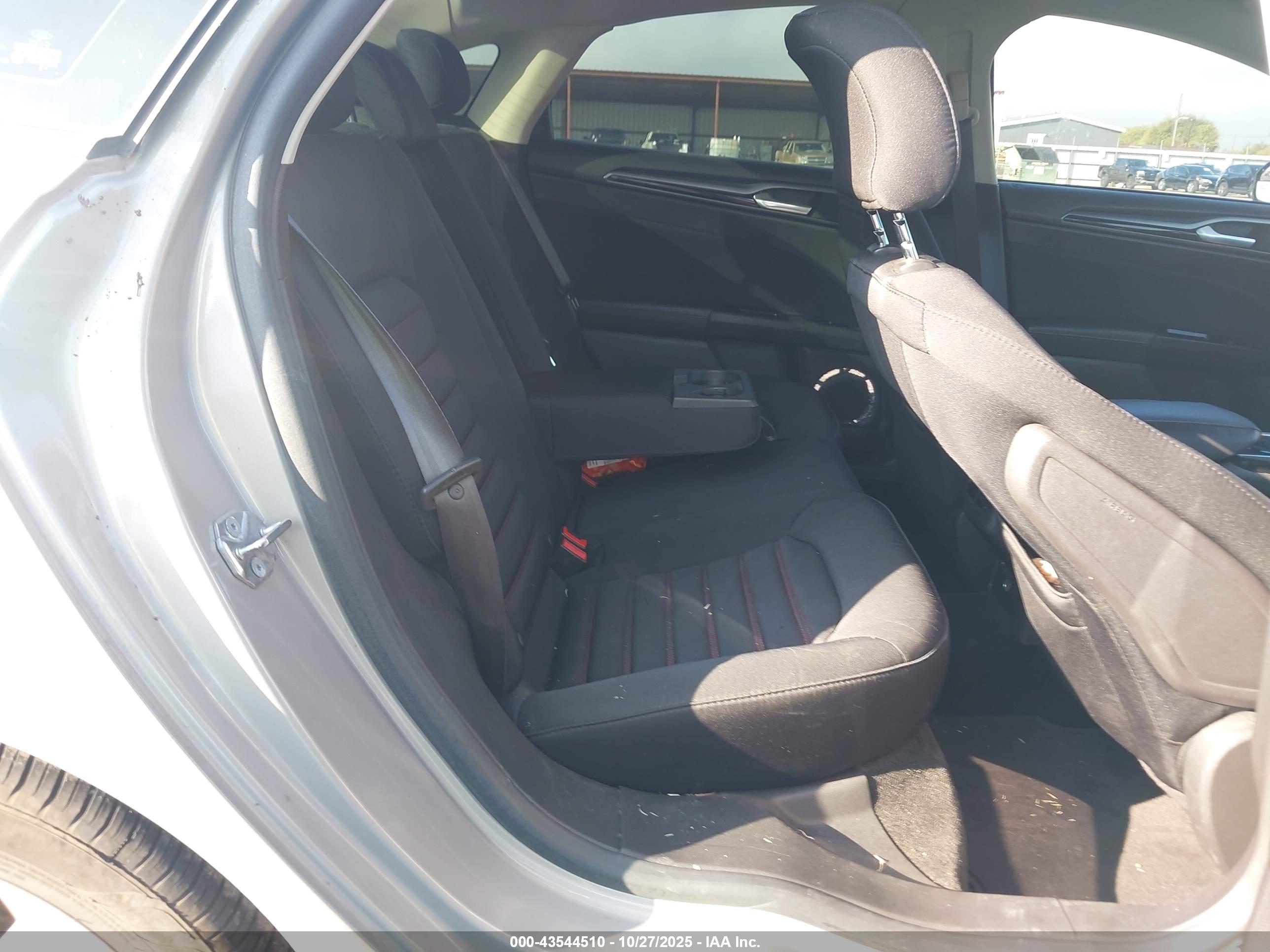 FORD FUSION image 8