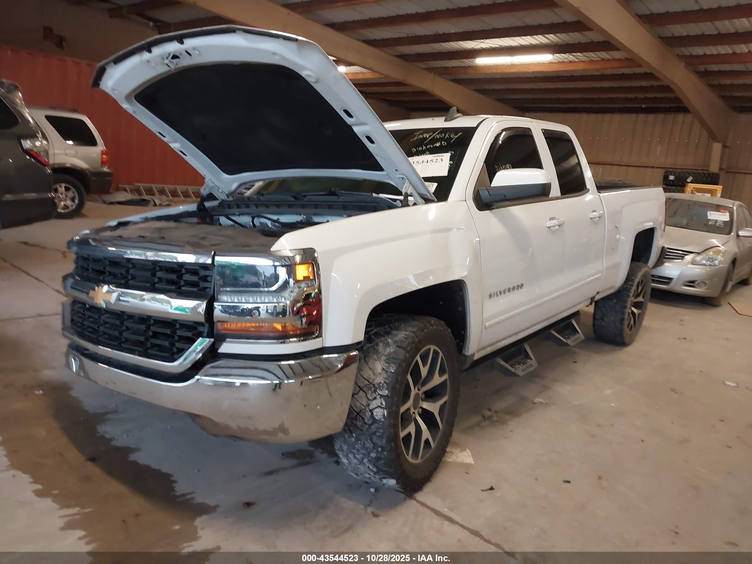 CHEVROLET SILVERADO image 2