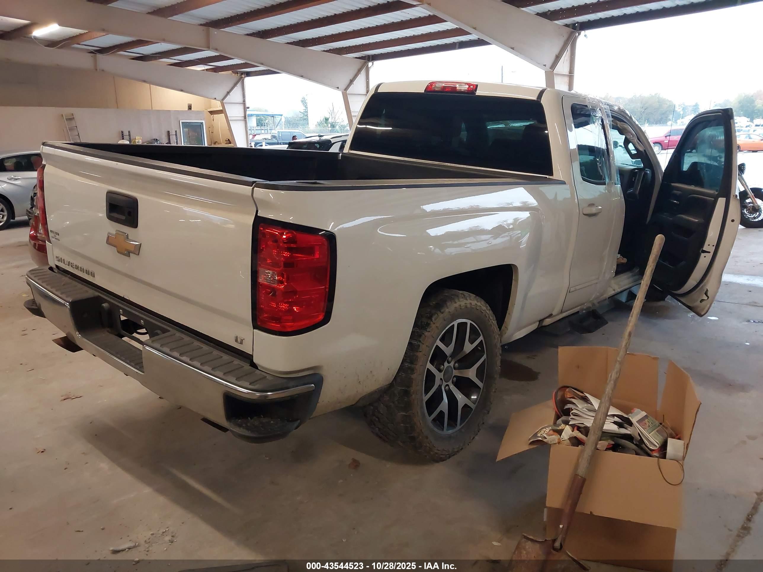 CHEVROLET SILVERADO image 4