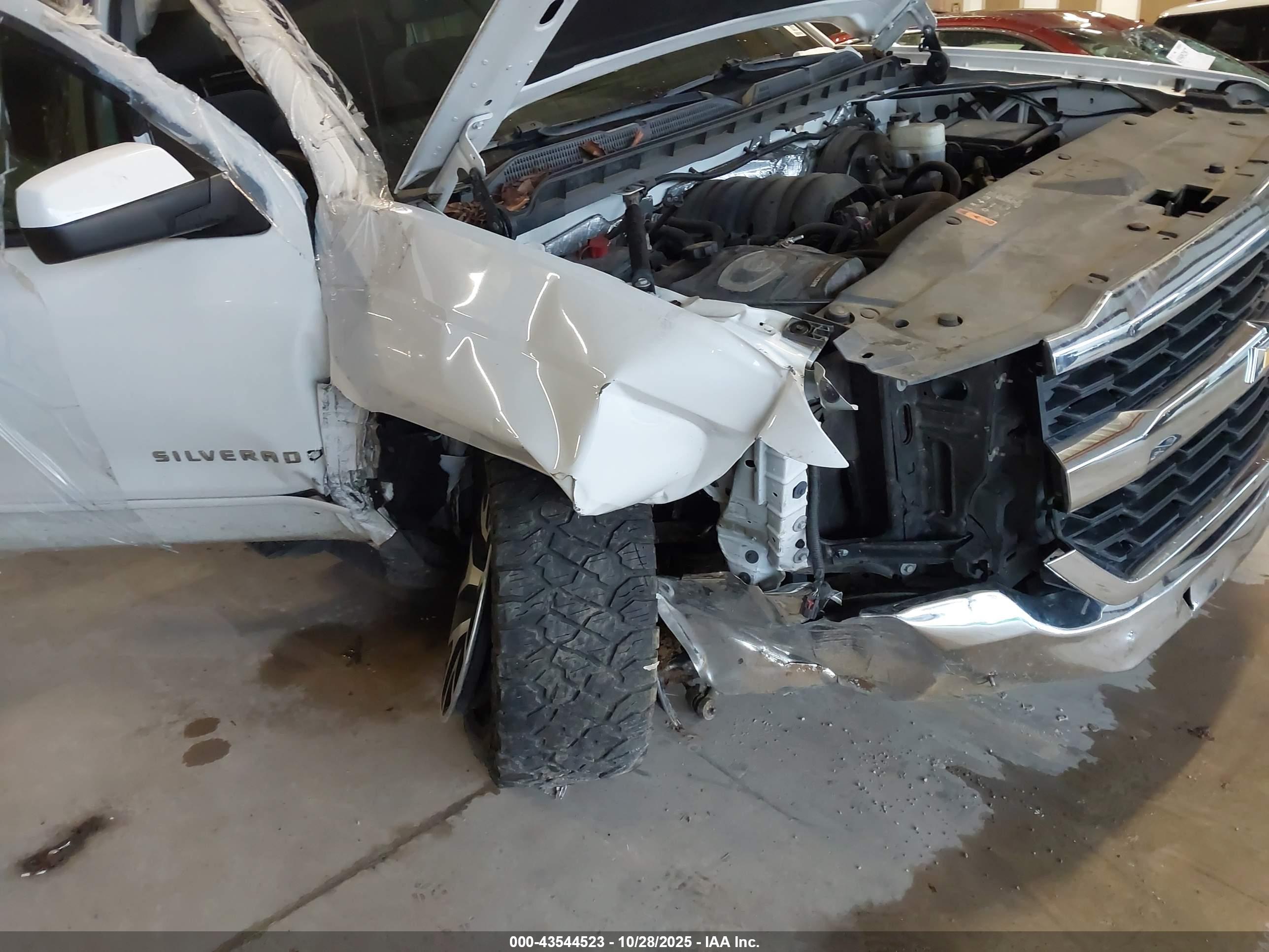 CHEVROLET SILVERADO image 6